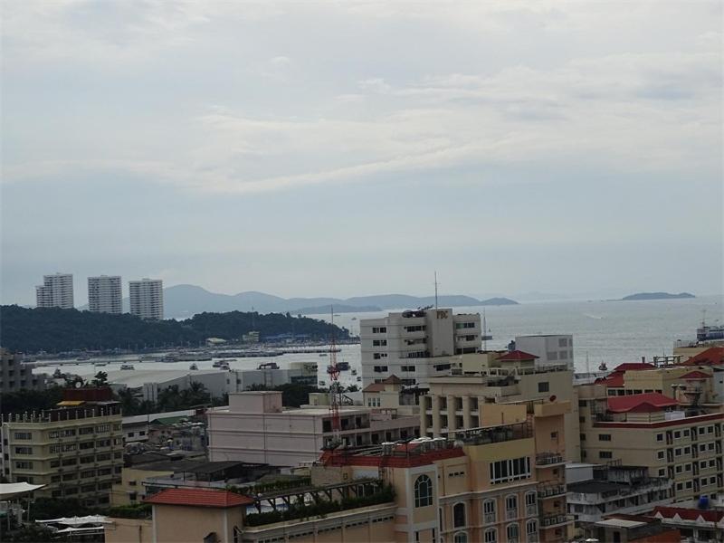 Apartment The Base Pattaya