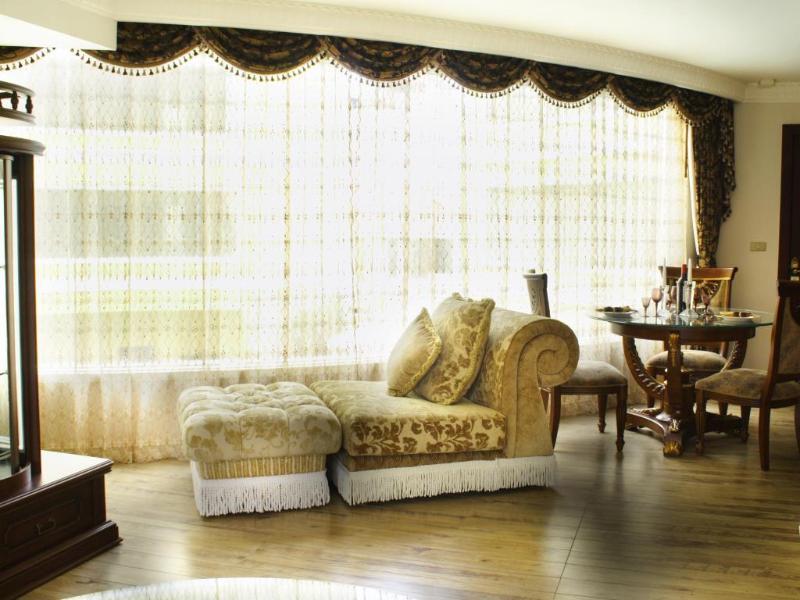 Hotel Four Seasons Place 4*
