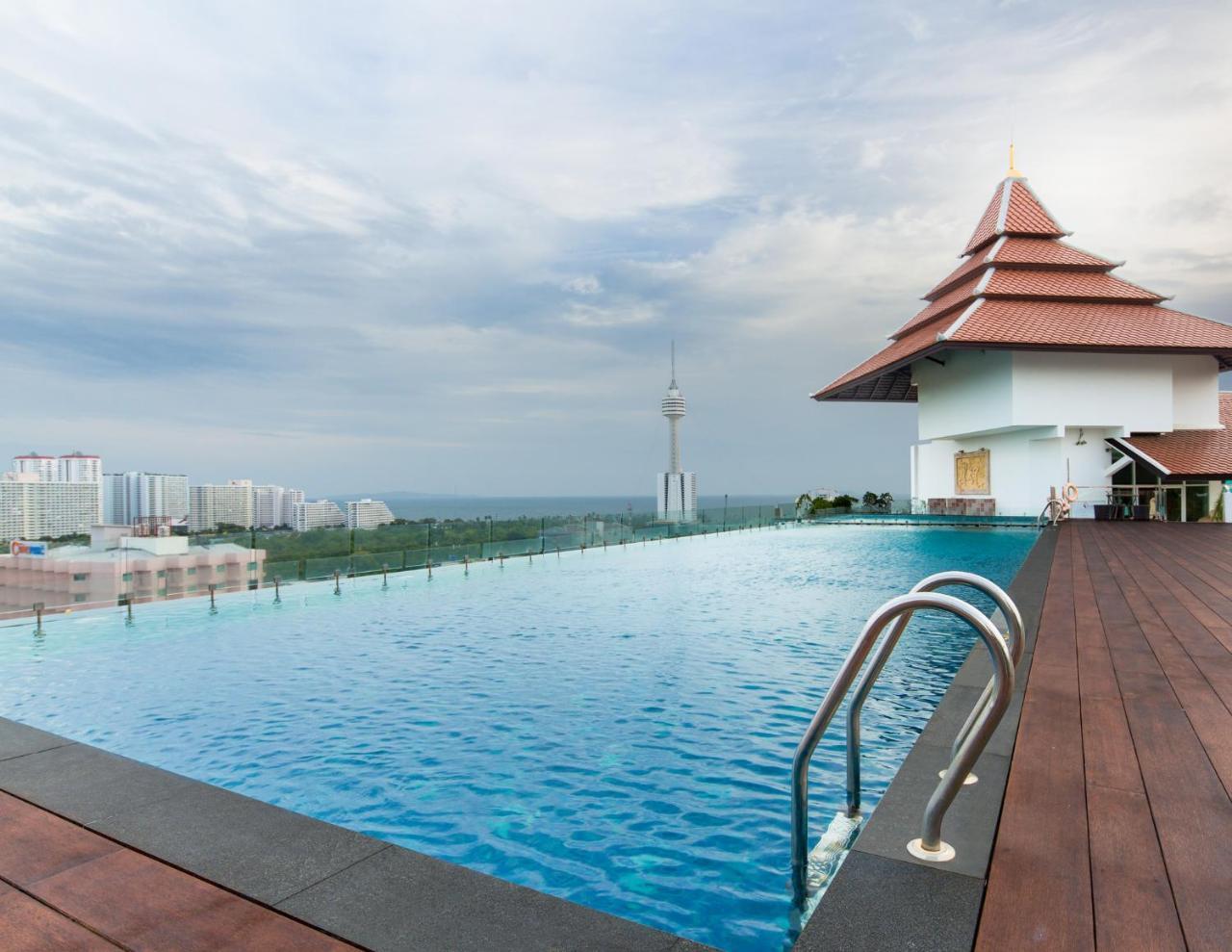 Aiyara Grand Hotel 5*