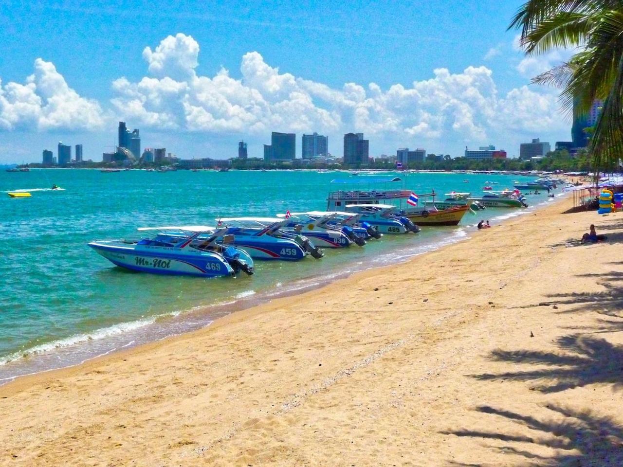 Phratamnak - 100 Meter From Apartment Pattaya