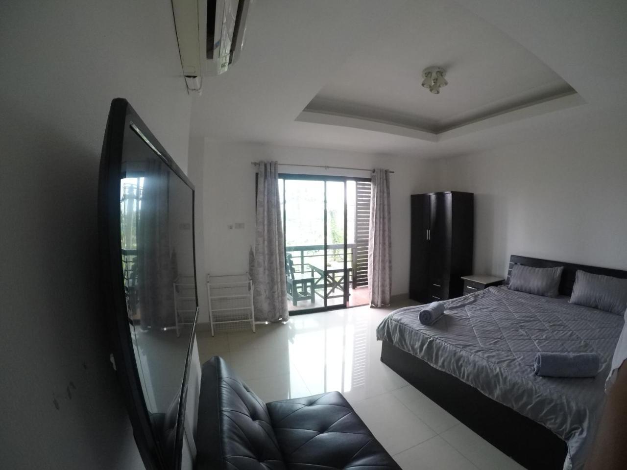 French Connection Hotel 2*
