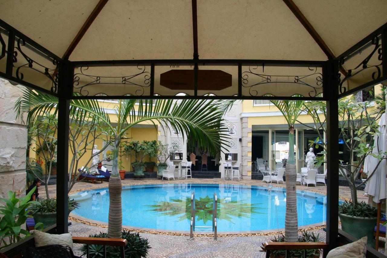 Four Seasons Place