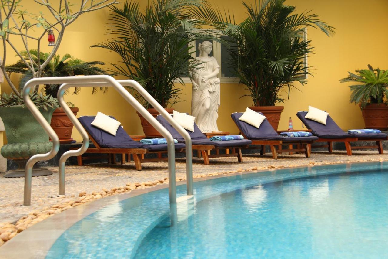 Hotel Four Seasons Place 4*