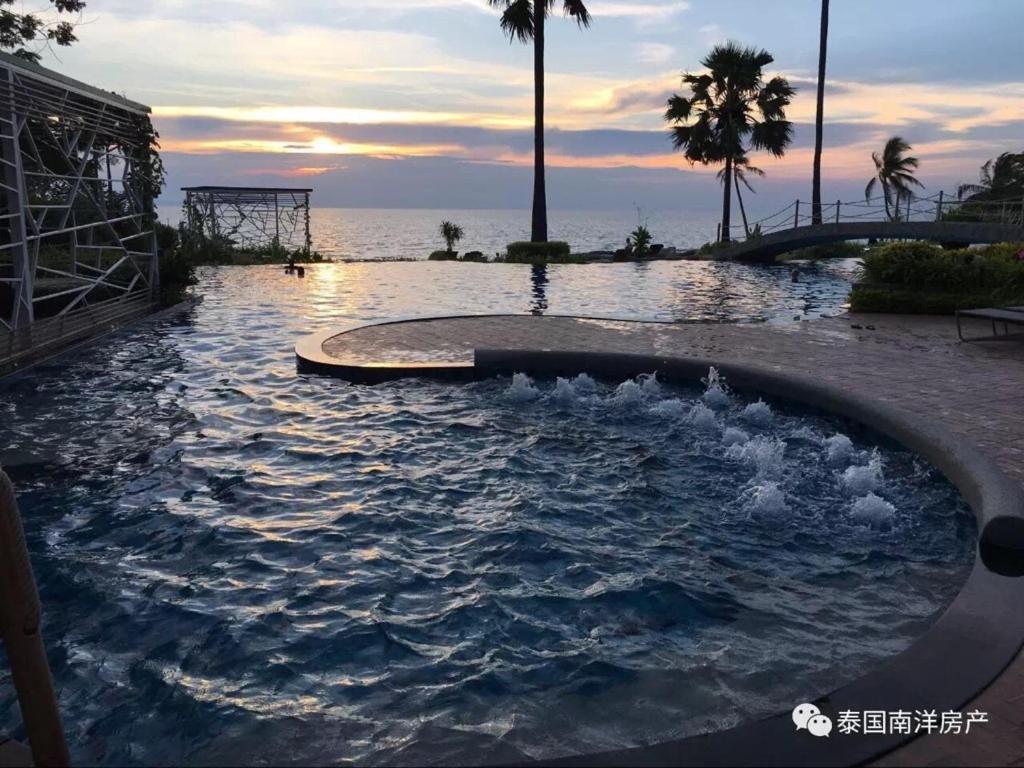 The Palm Front Apartment *