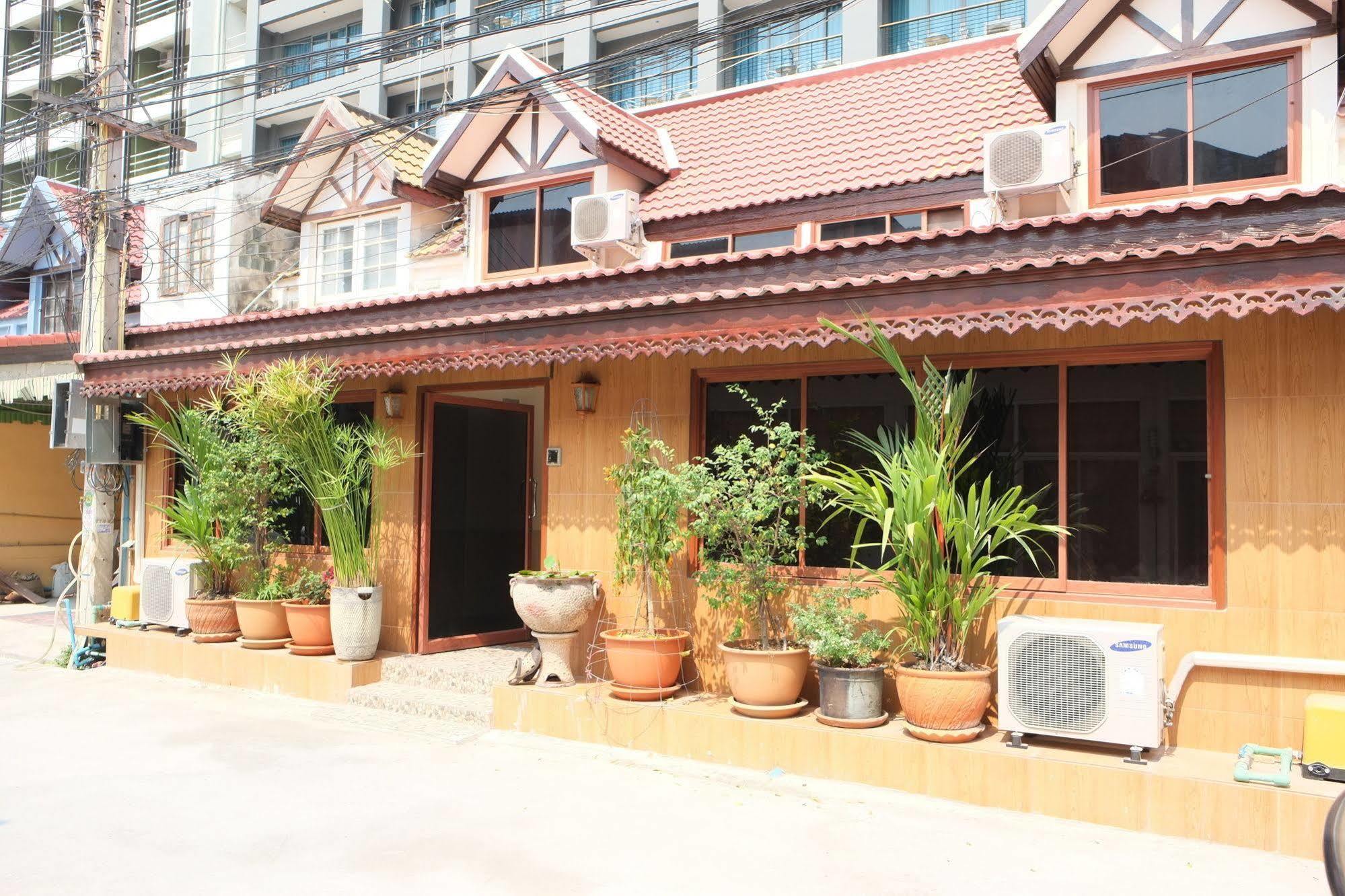 Gasthof The Siam - Sha Extra Pattaya