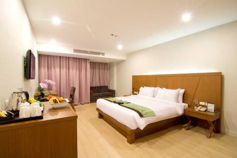 Hotel The 