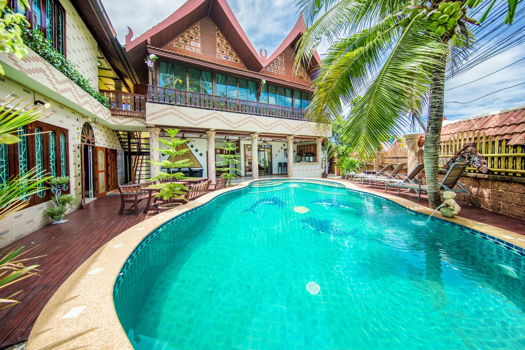 Grand Party Pool By