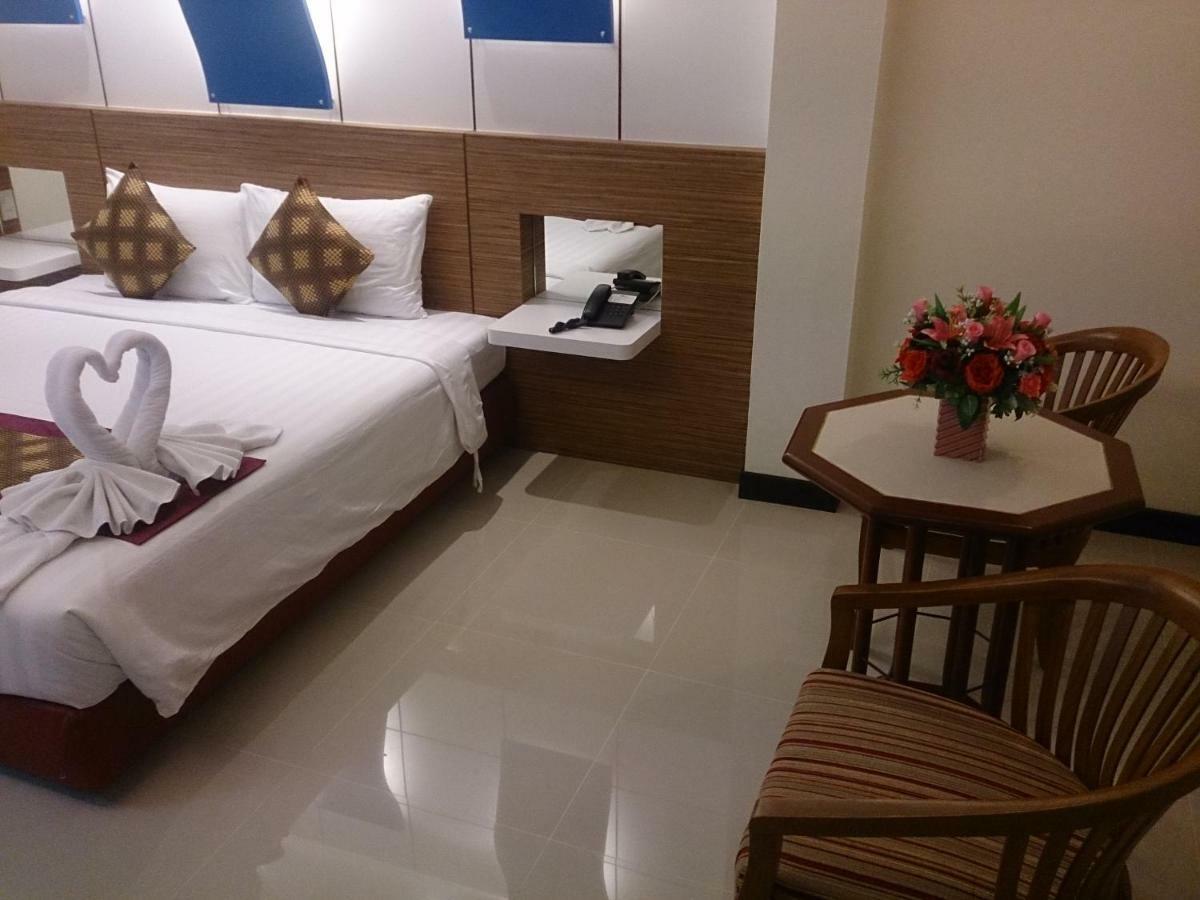 The Camelot Hotel 4*