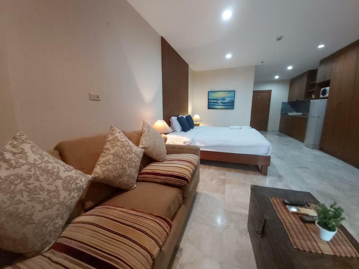 Condominum In Jomtien With Sea View, Balcony And Free Wifi *