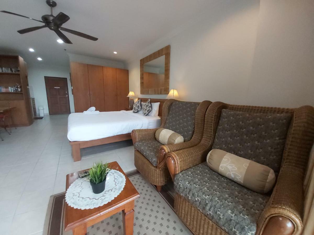Apartment Condominum In Jomtien With Sea View, Balcony And Free Wifi Pattaya