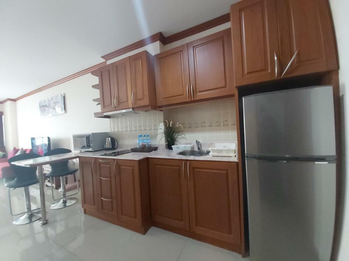 Apartment Condominum In Jomtien With Sea View, Balcony And Free Wifi Pattaya