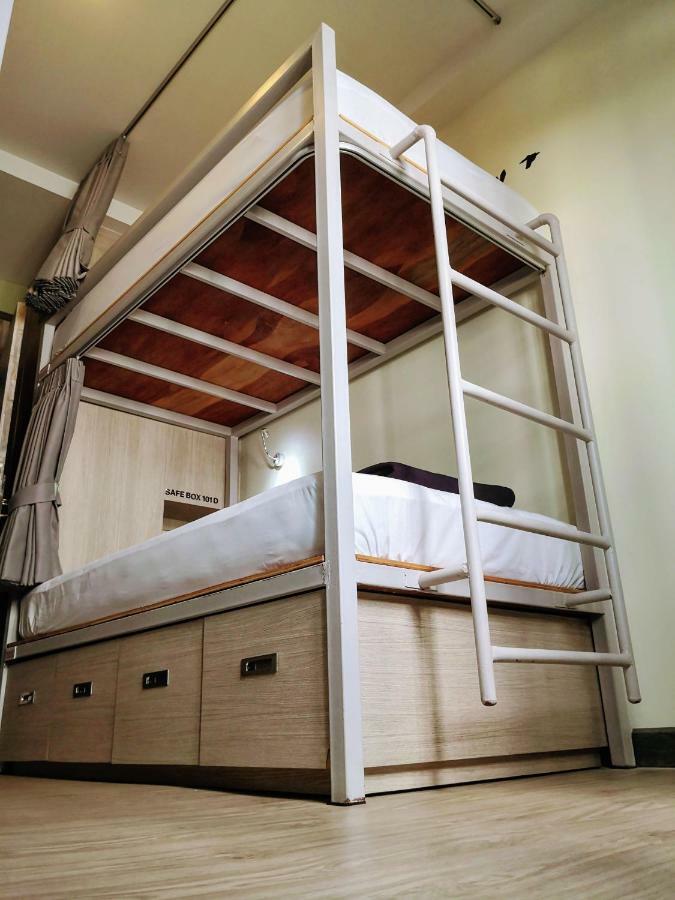 Albergue Asleep By Lantana