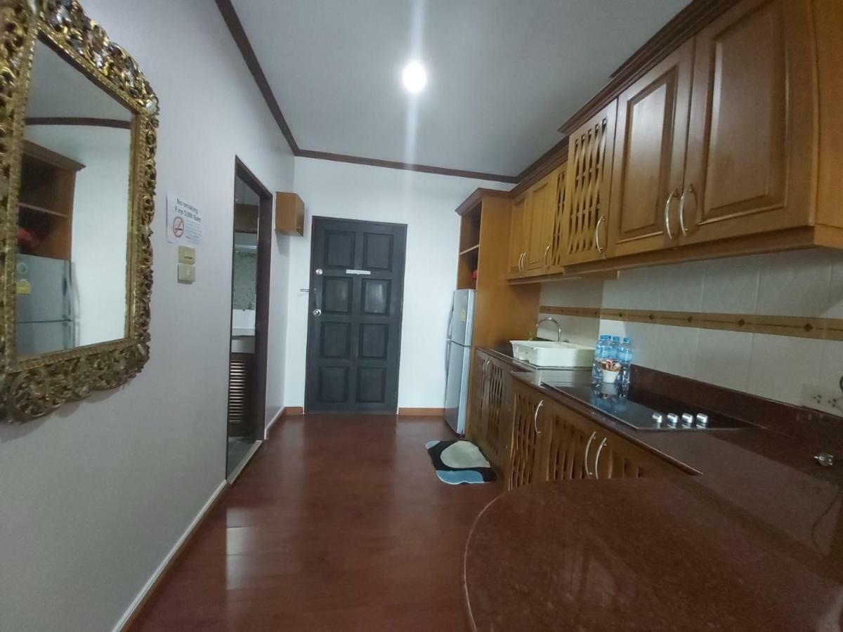 Condominum In Jomtien With Sea View, Balcony And Free Wifi *