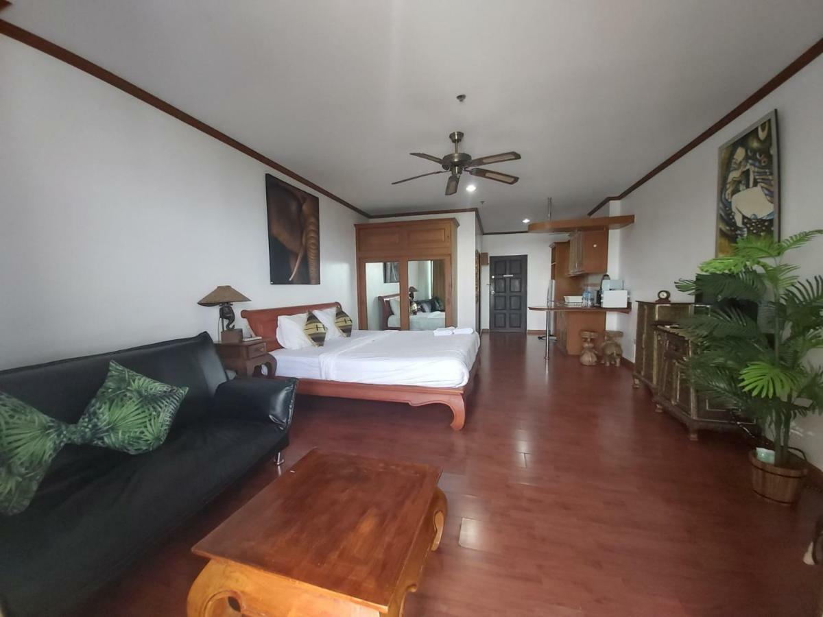 Condominum In Jomtien With Sea View, Balcony And Free Wifi Apartment