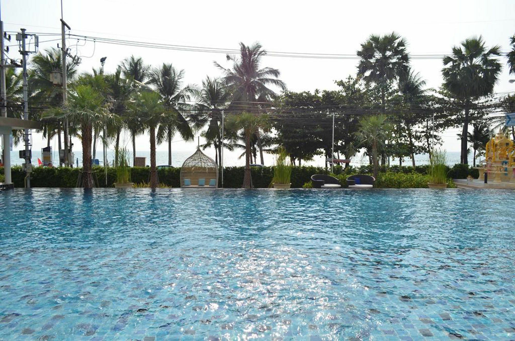 Cetus Beachfront By Pong Hotel Pattaya
