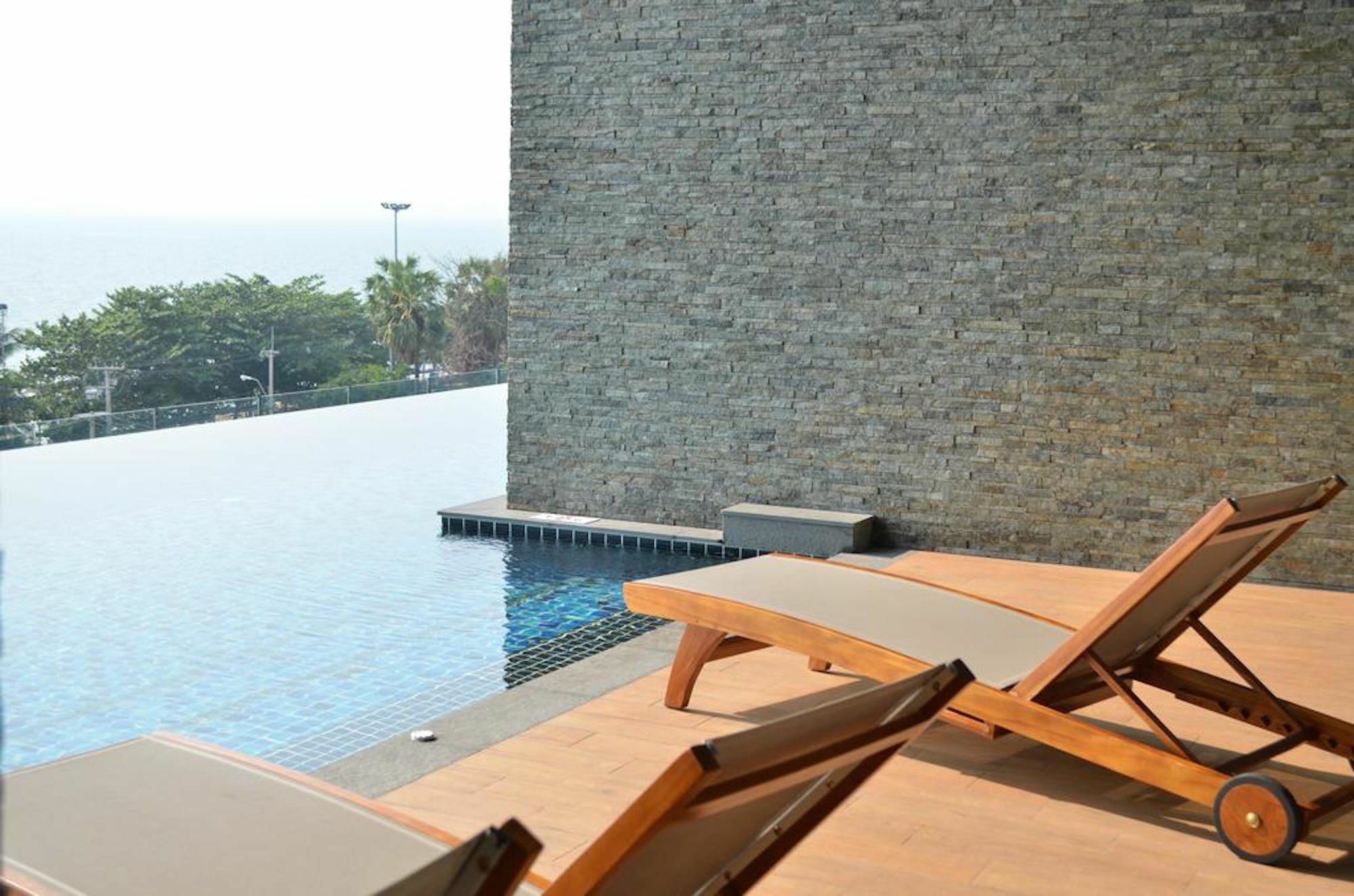Cetus Beachfront By Pong Hotel 3*