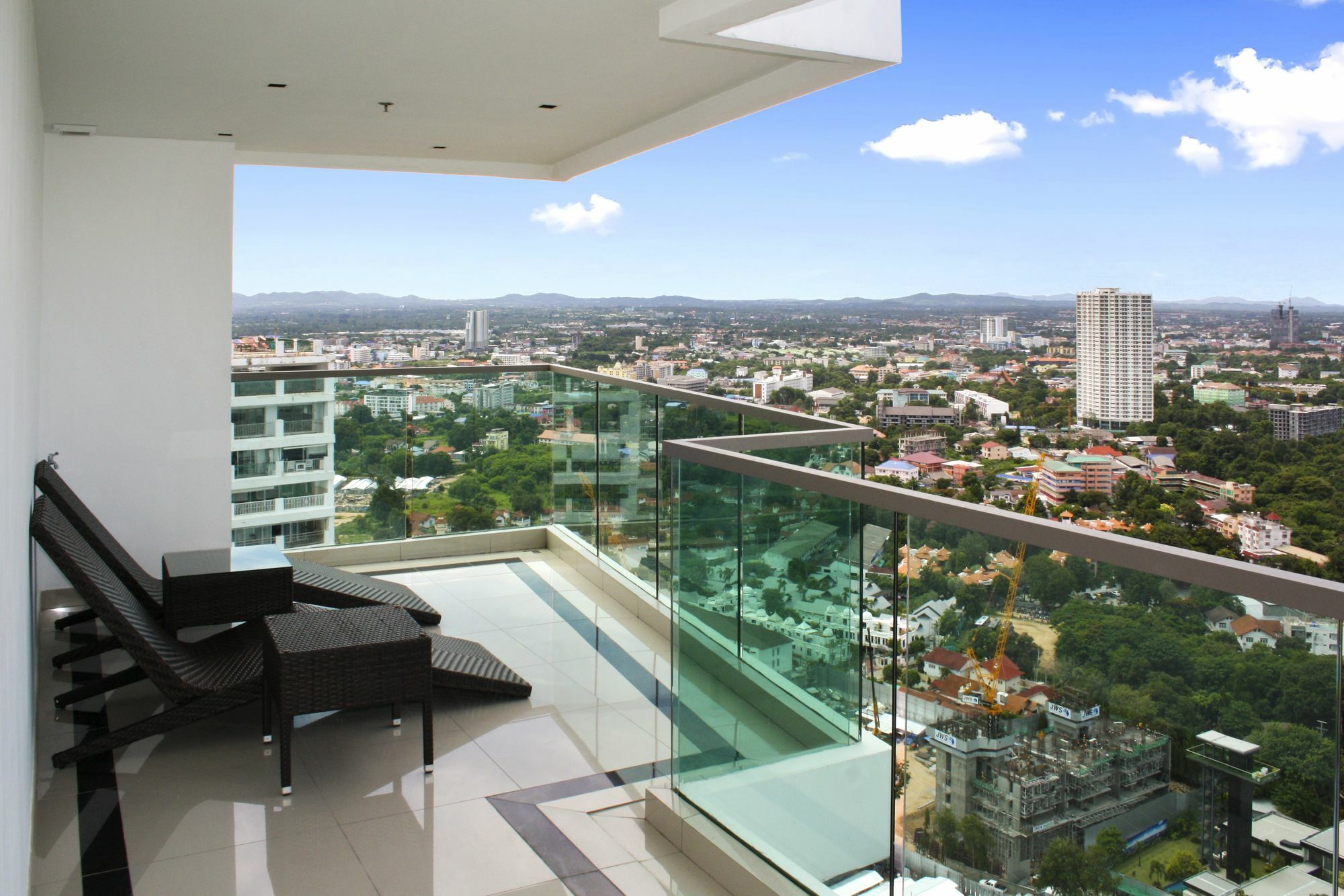 Wong Amat 2 Br Apartment Pattaya