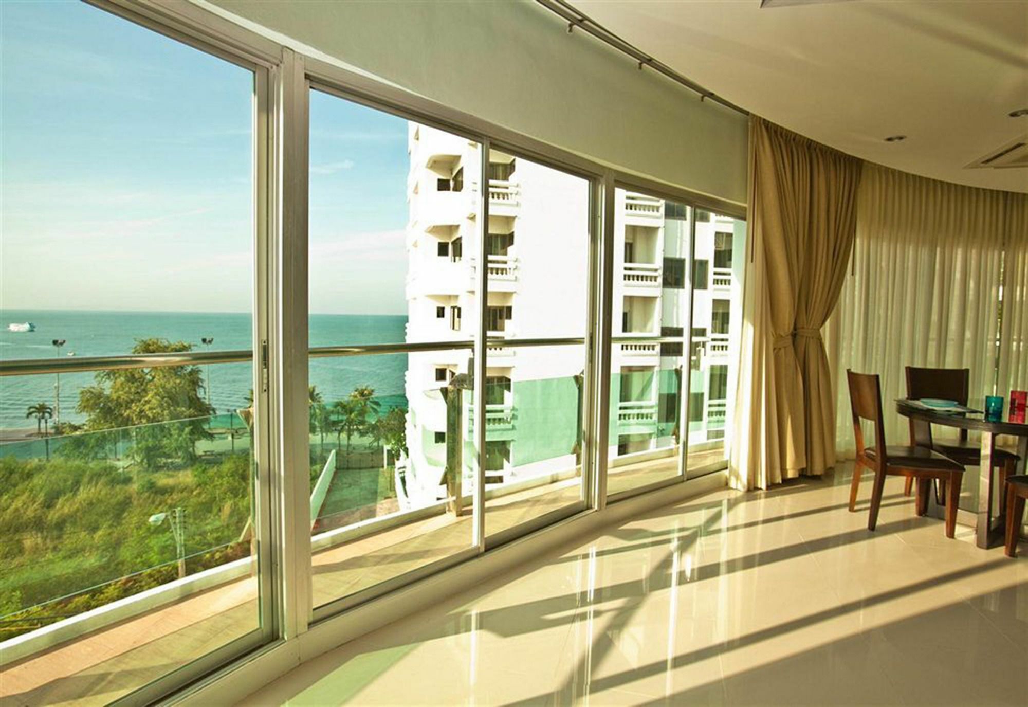 Royal View Hotel 4*