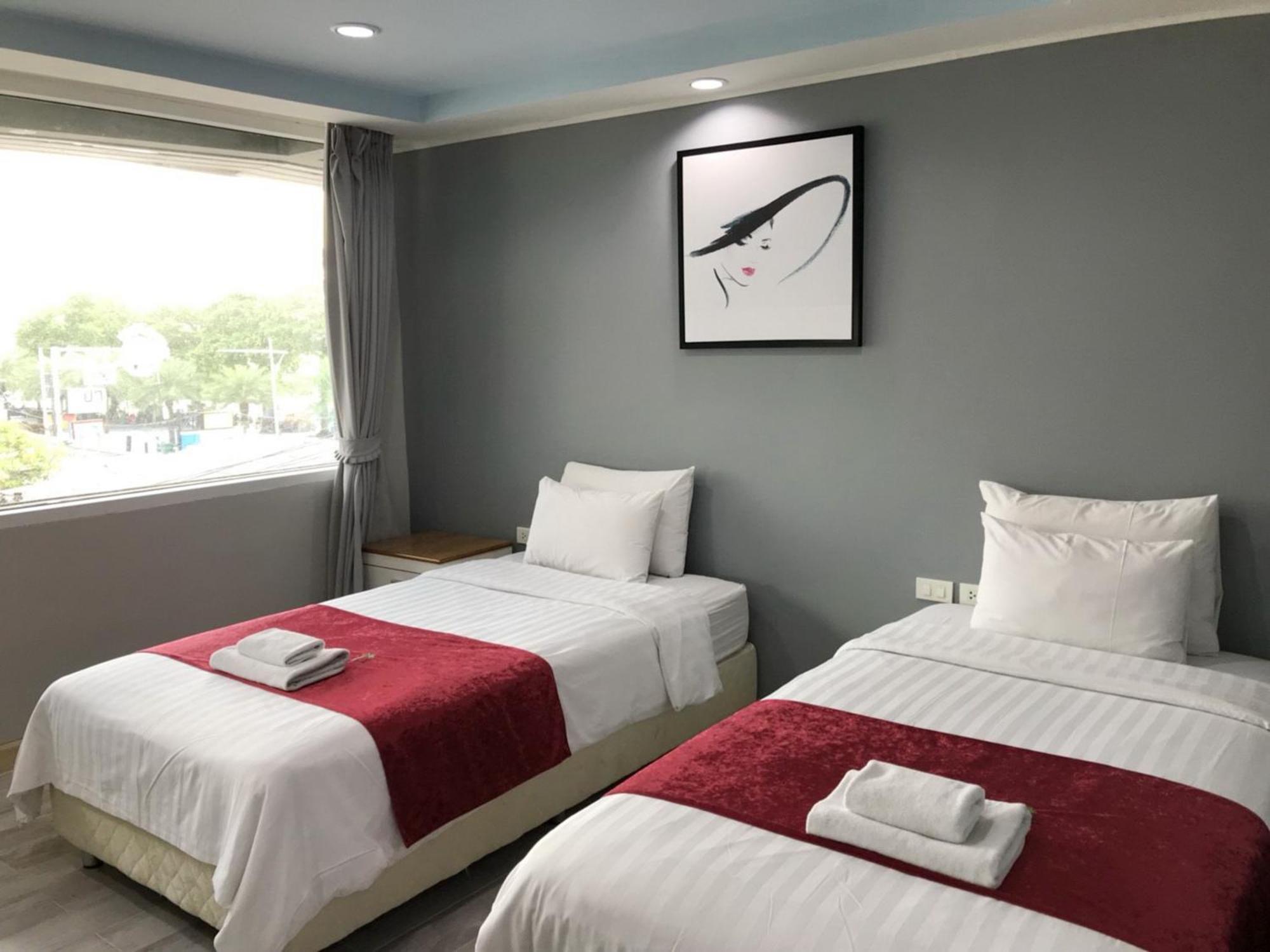 The Front Resort, 3*