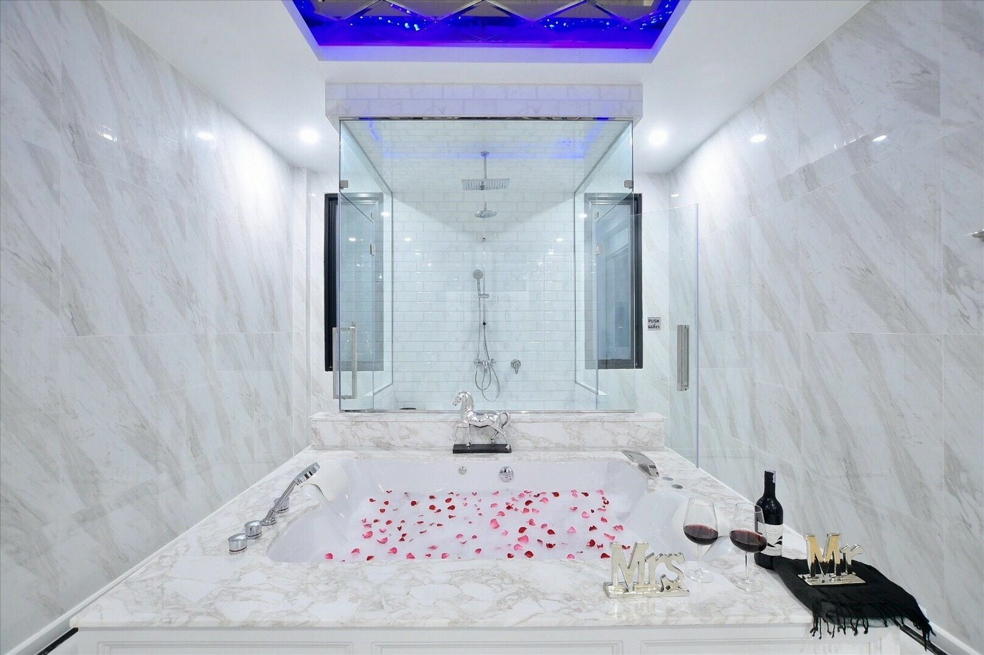4bd Pool With Jacuzzi - Exquisite Pool A Villa Pattaya