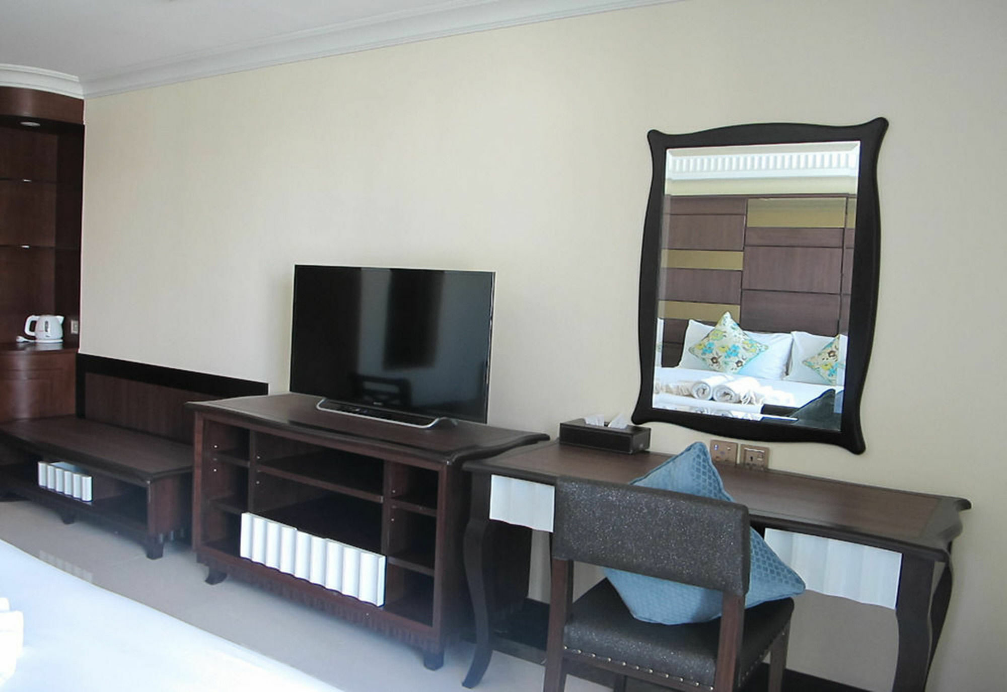 March Hotel