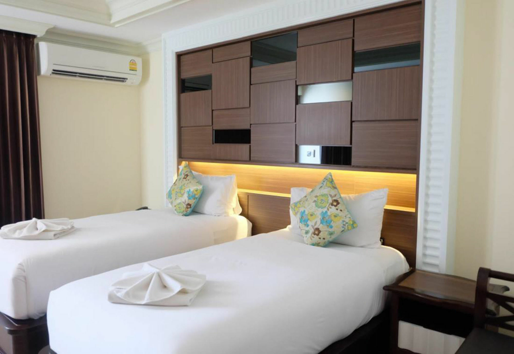 March Hotel