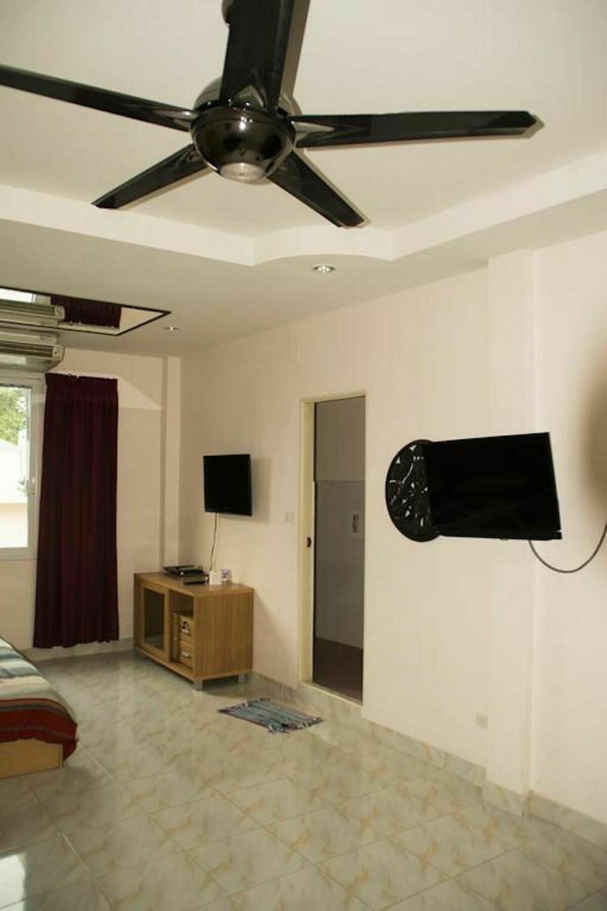 Ryan's Bar Guest house Pattaya