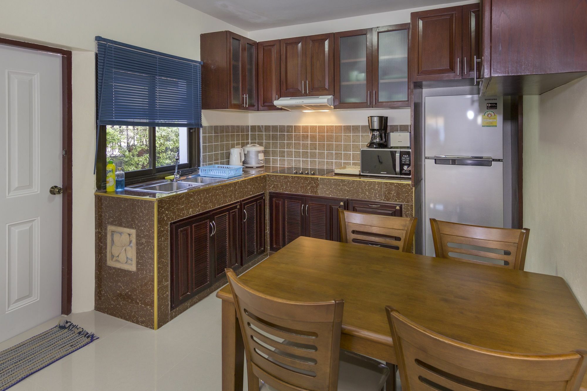 Ratana - House Walking Street