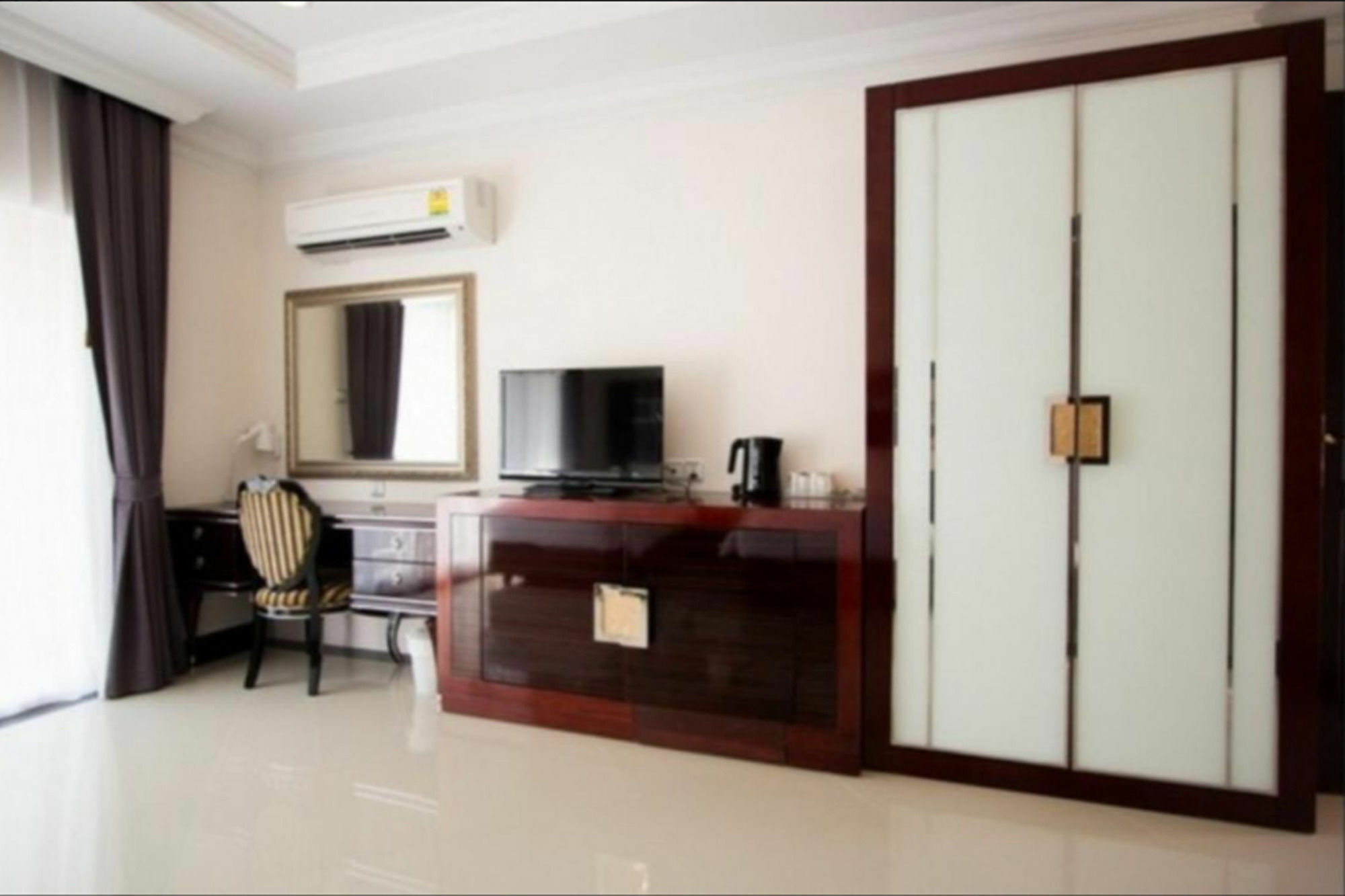 Lk Majestic Hotel 3*
