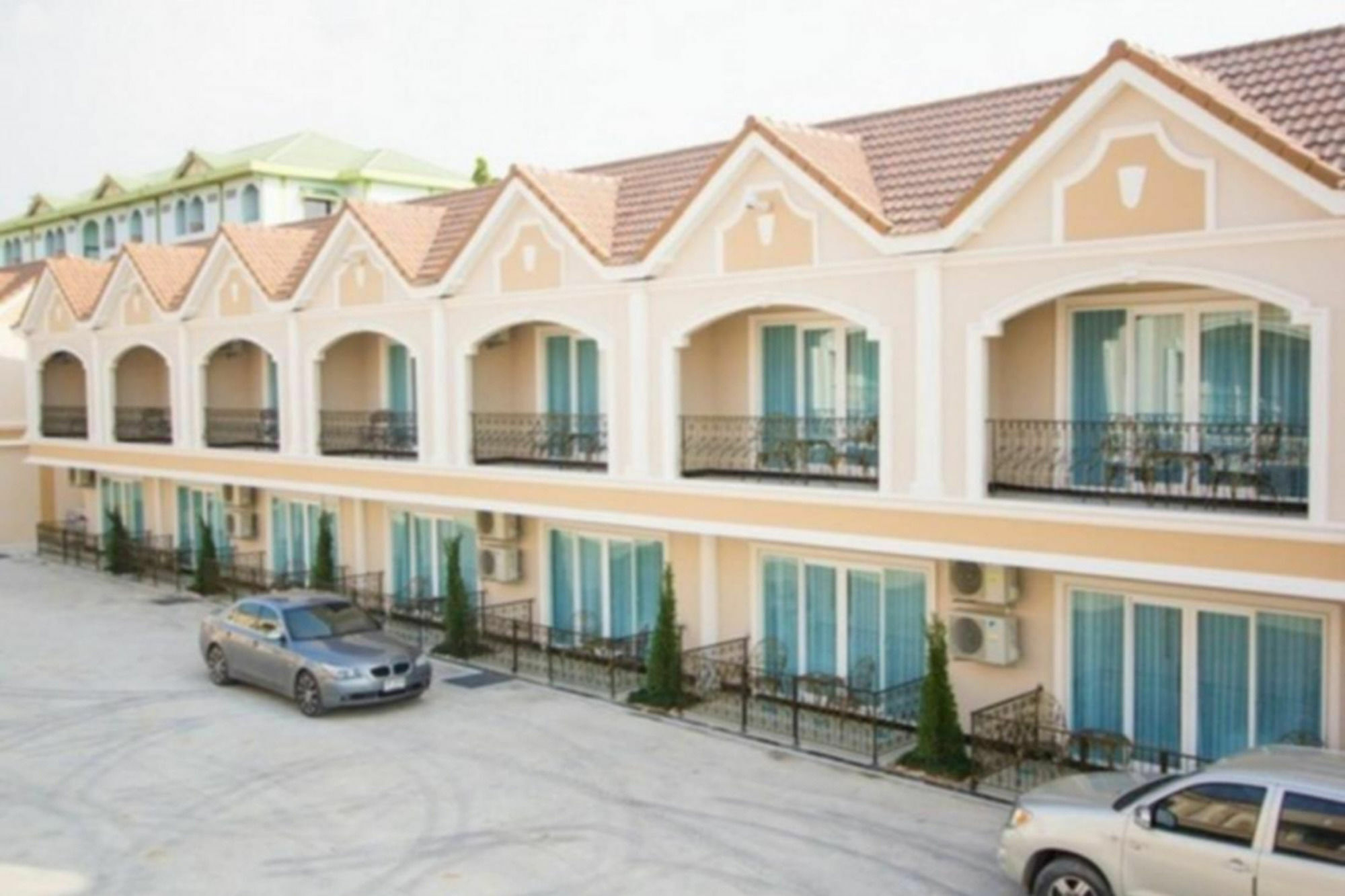 Lk Majestic Hotel 3*