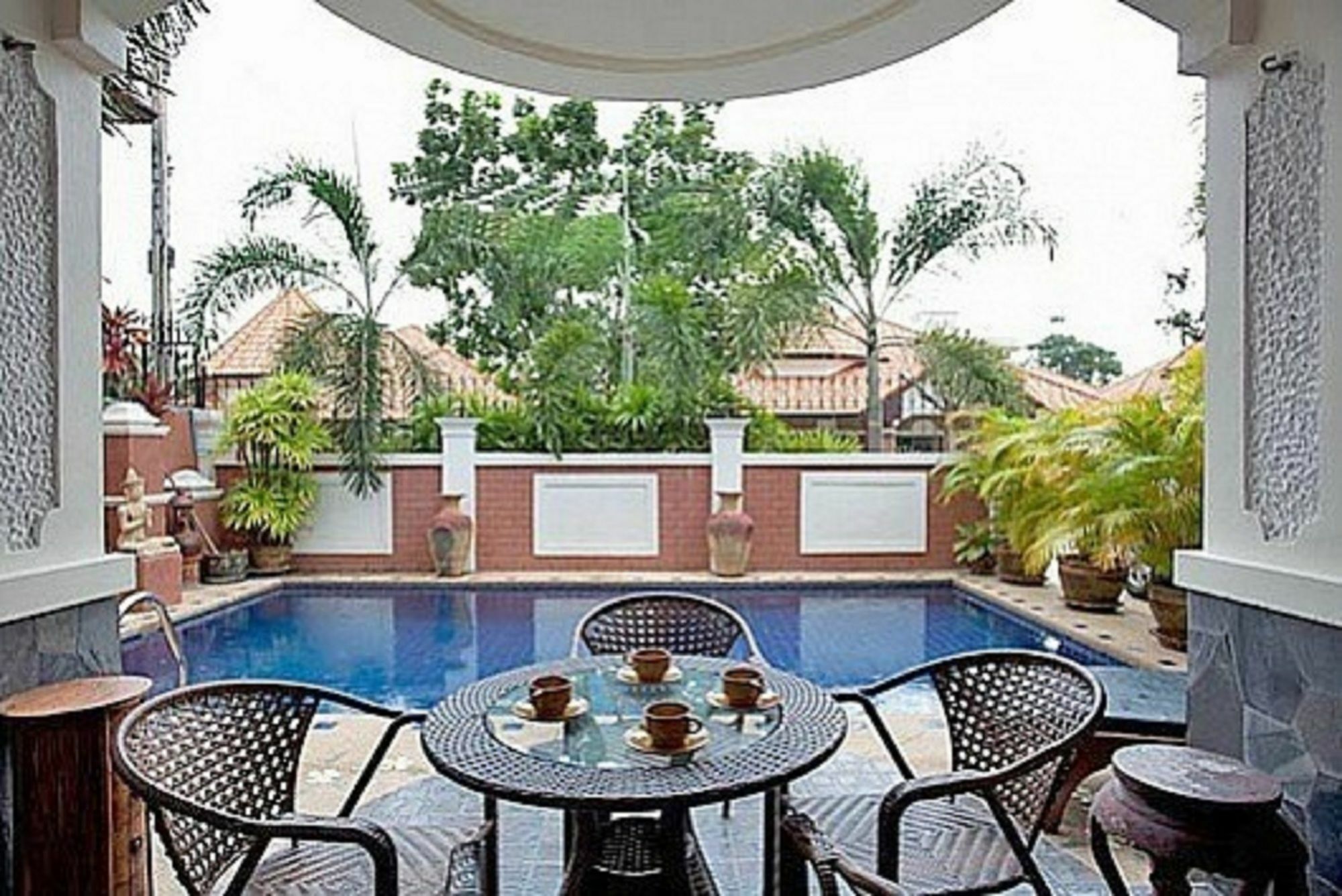 Baan Kanittha - 5 Bedrooms Pool