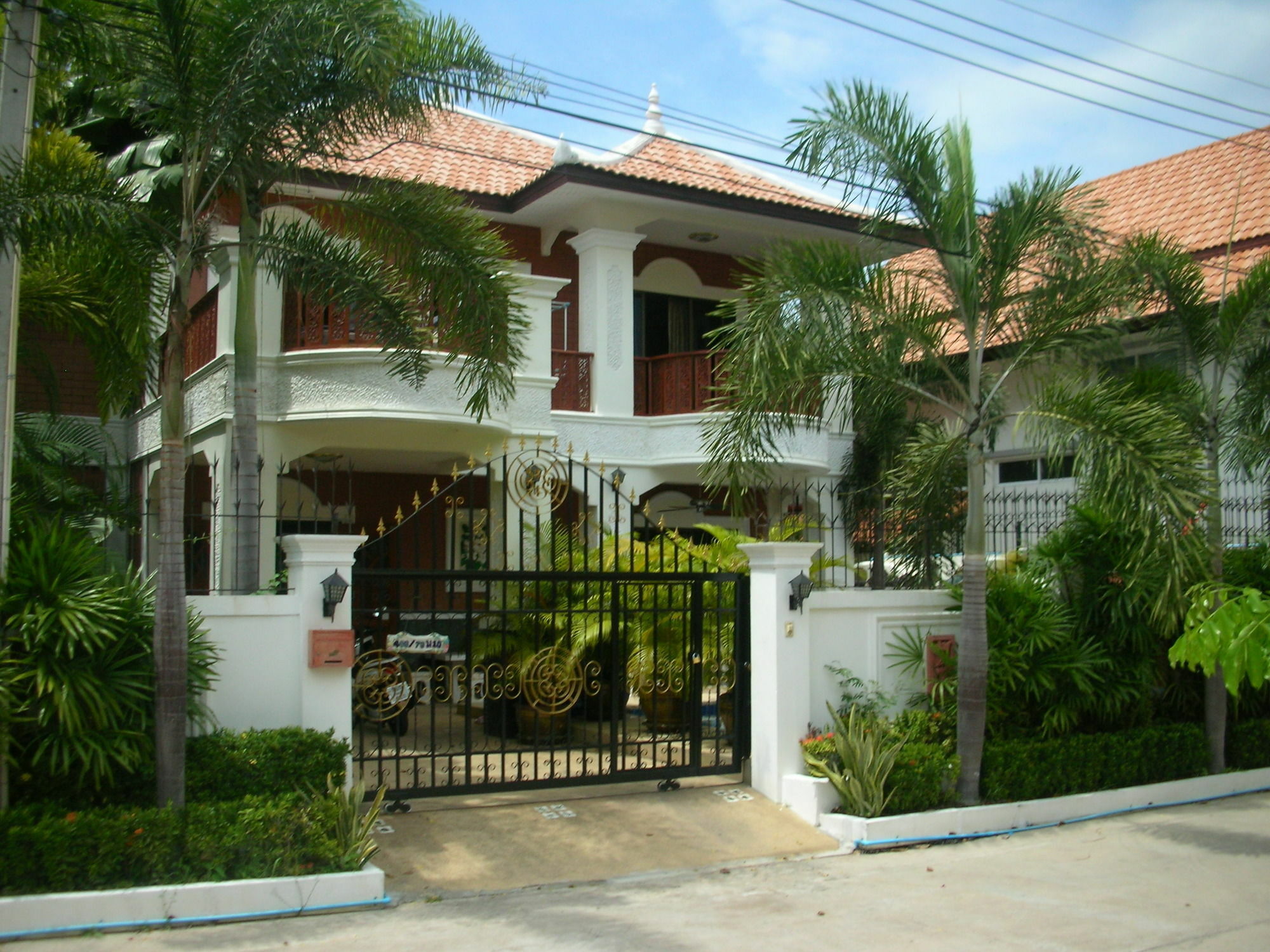 Baan Kanittha - 5 Bedrooms Pool Villa
