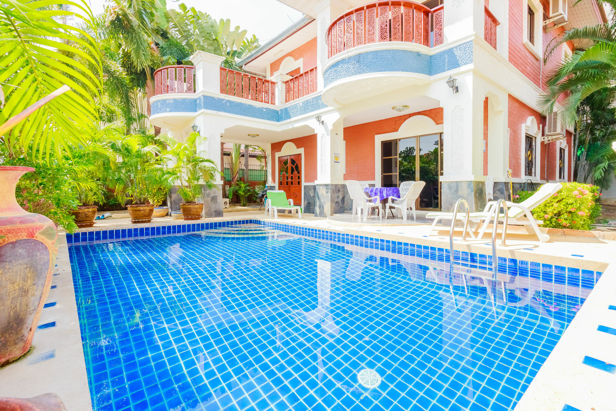 Baan Kanittha - 5 Bedrooms Pool