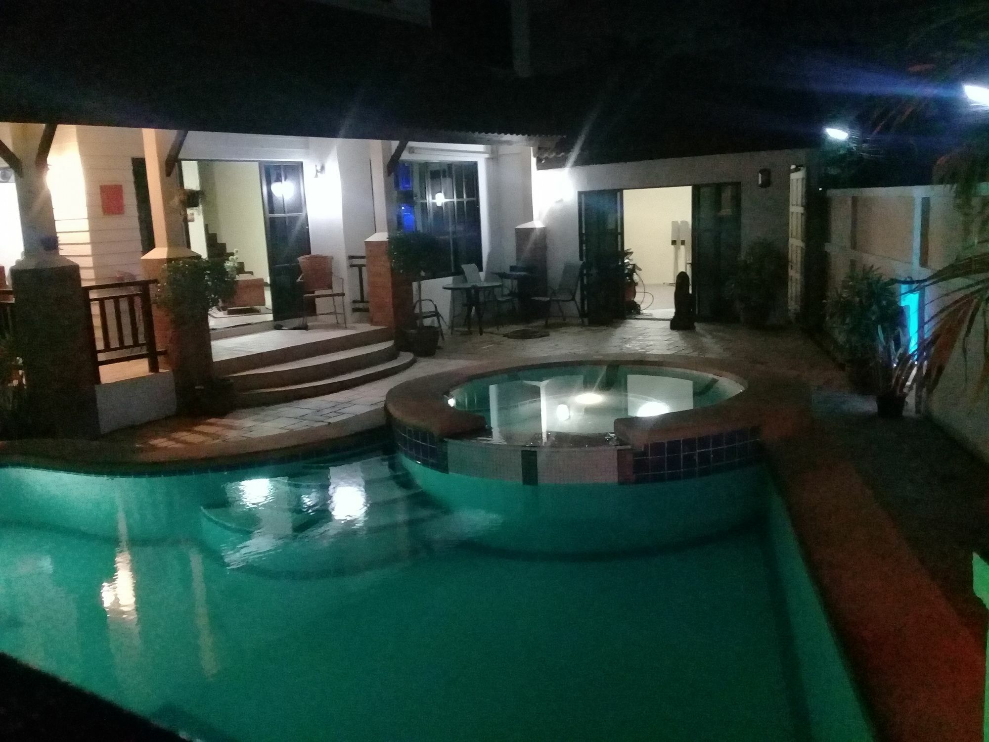 Apartment 4 Bedroom House & Private Pool