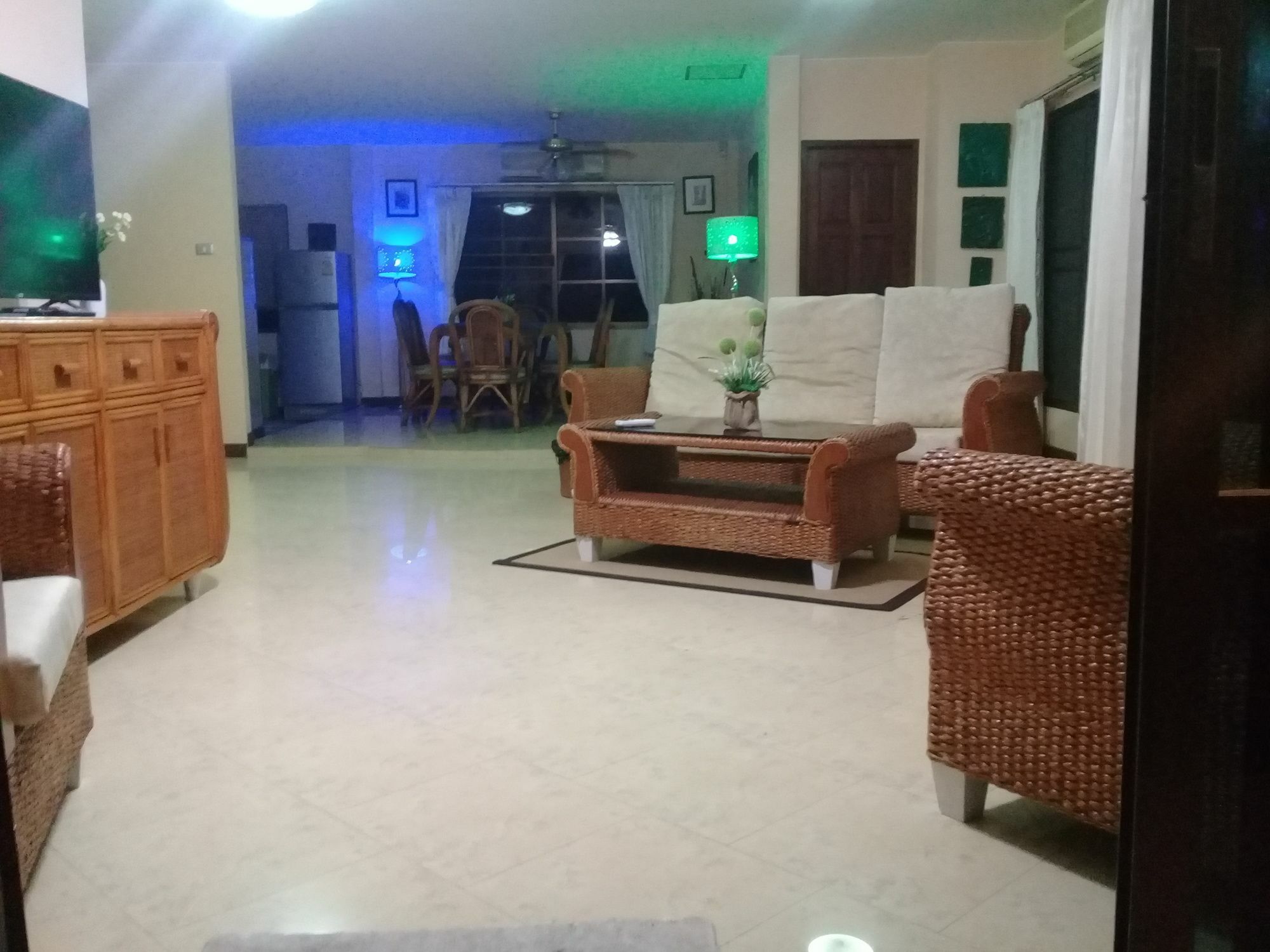 4 Bedroom House & Private Pool Apartment *