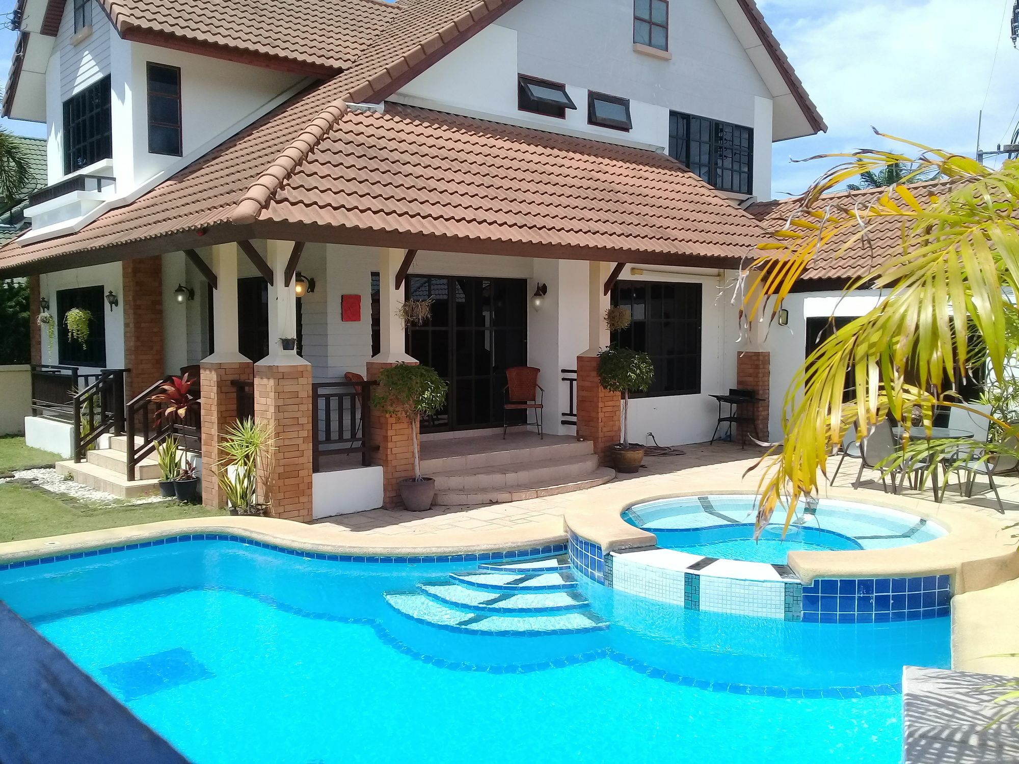 4 Bedroom House & Private Pool