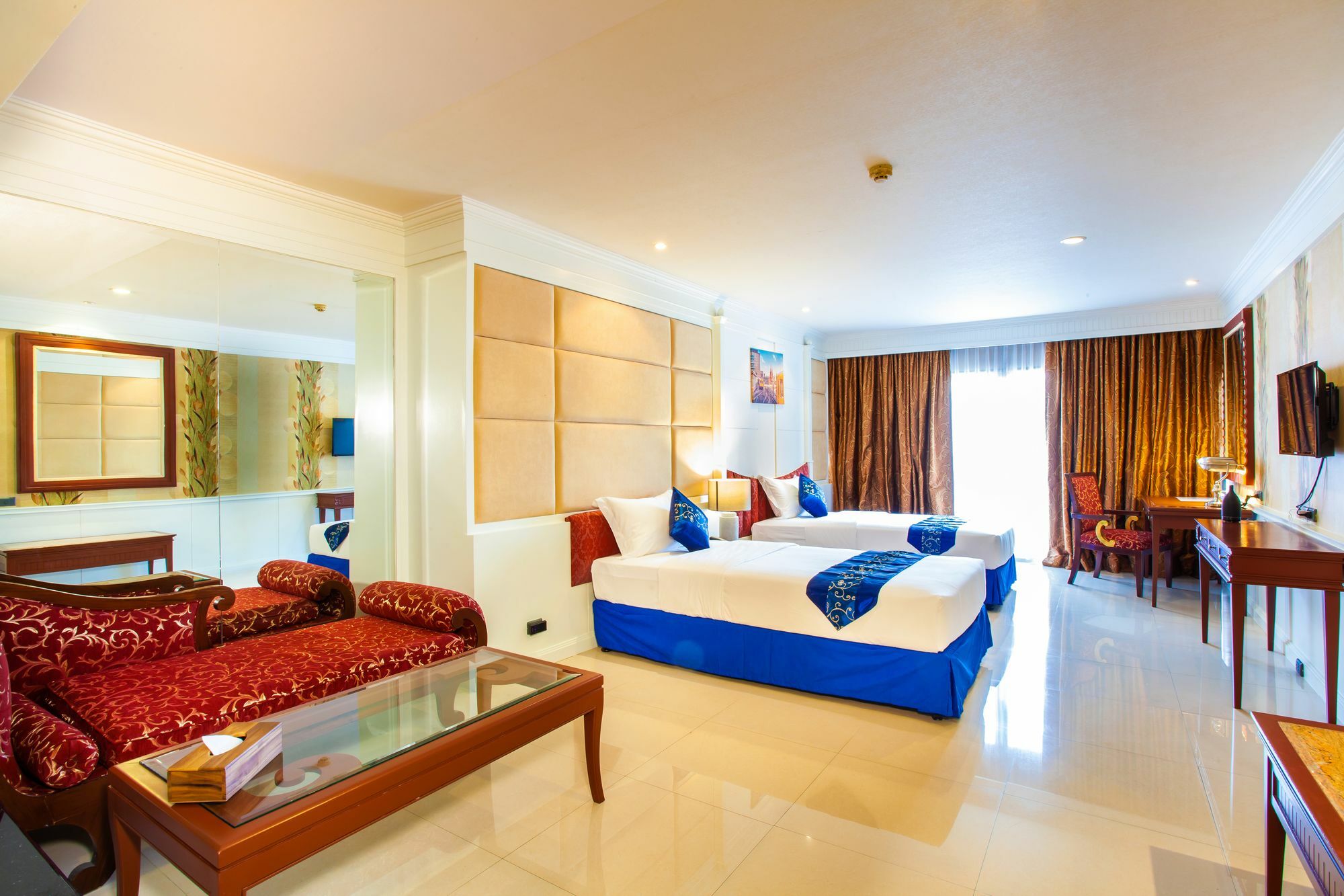 Tempat peranginan Floral - Dolphin Circle Pattaya