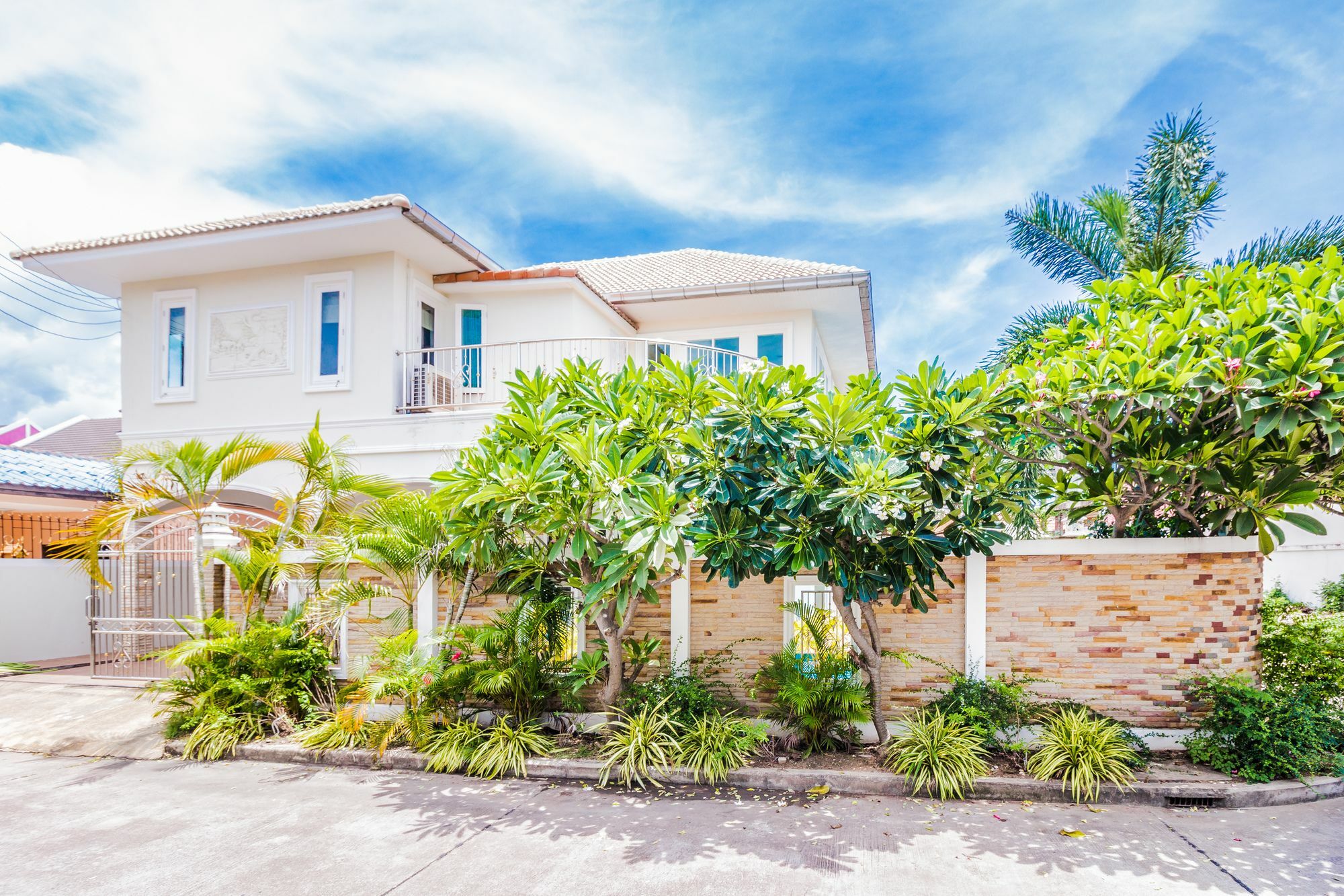 Baan Kanittha - Tewaree 4 Bedrooms Pool * Pattaya