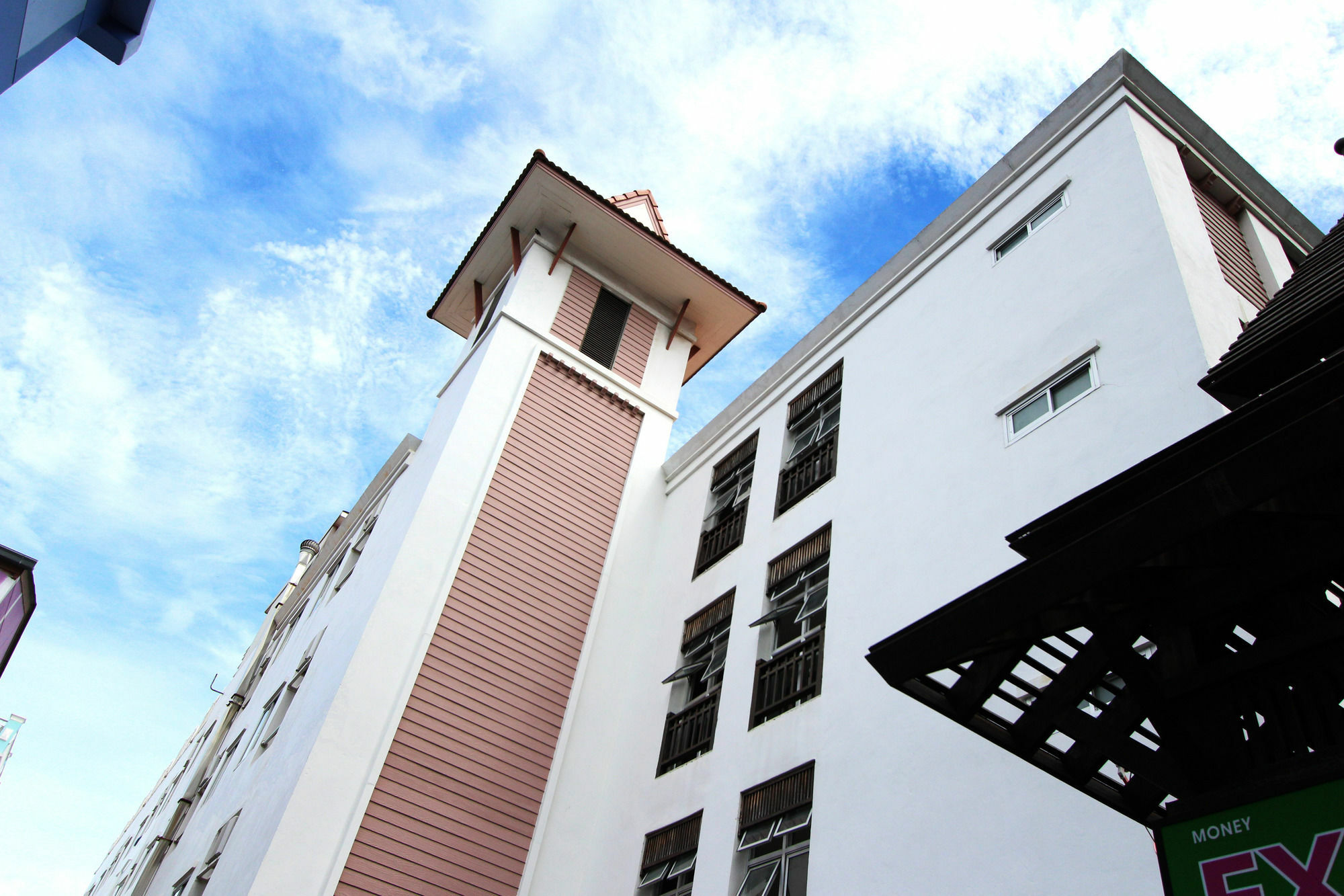 18 Coins Budget Pattaya