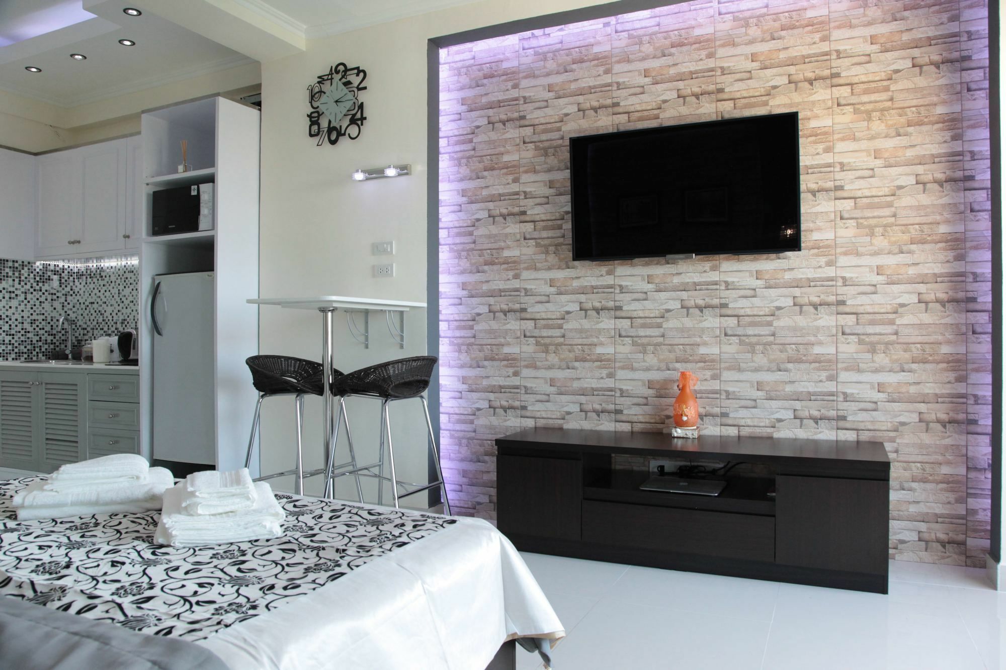 Thepthip Artdeco Studio Apartment *
