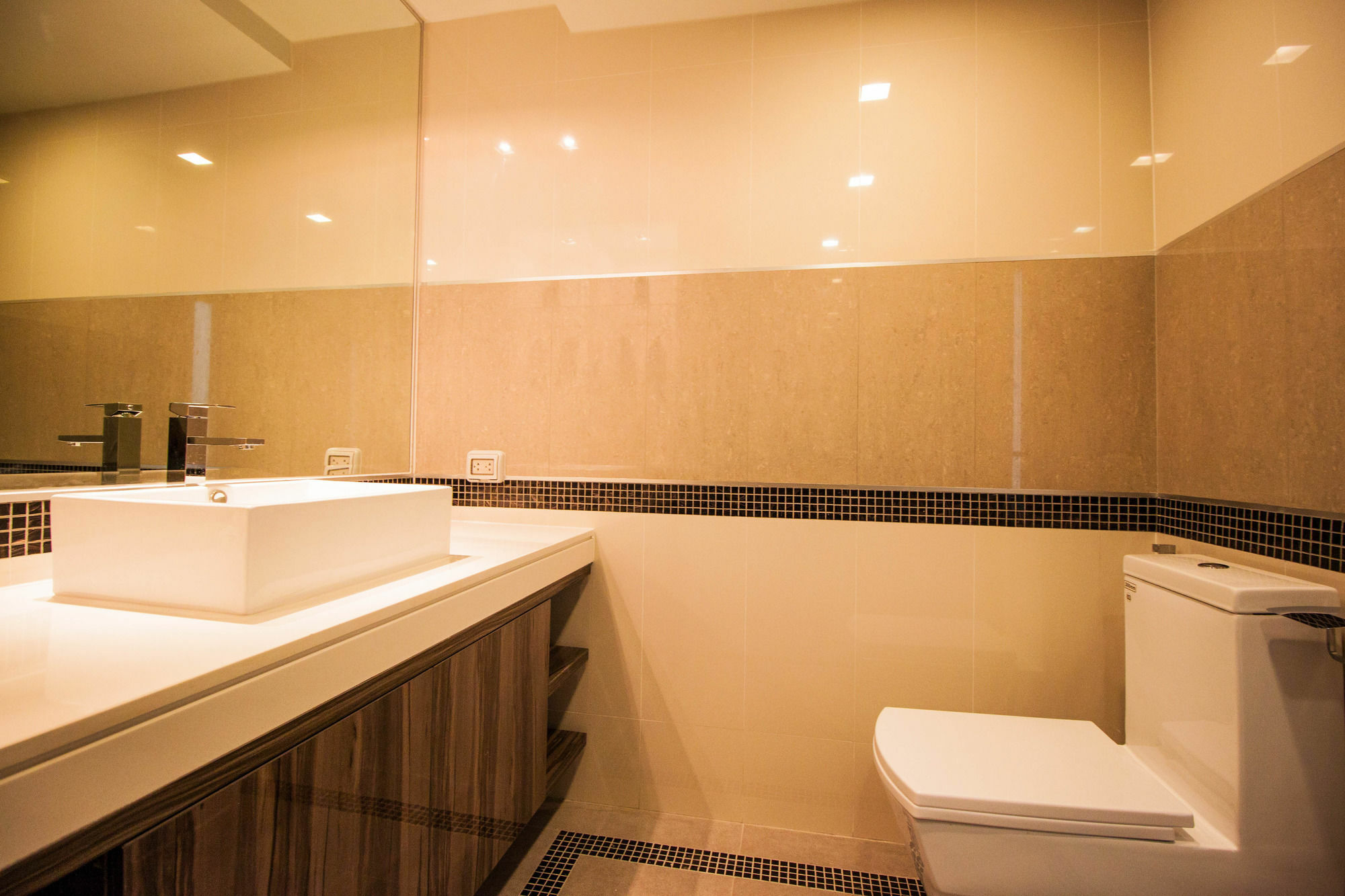 Wongamat Tower 1 Bedroom Apartment *