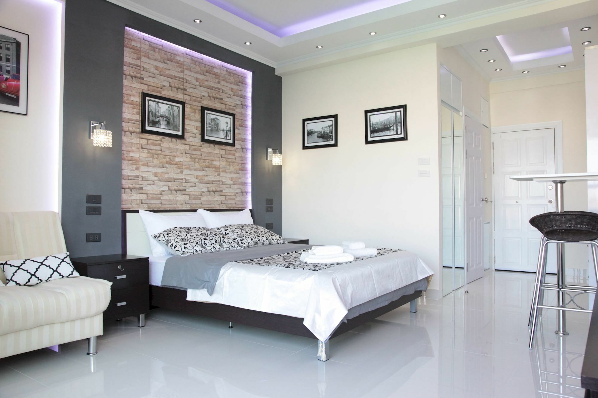 Thepthip Artdeco Studio