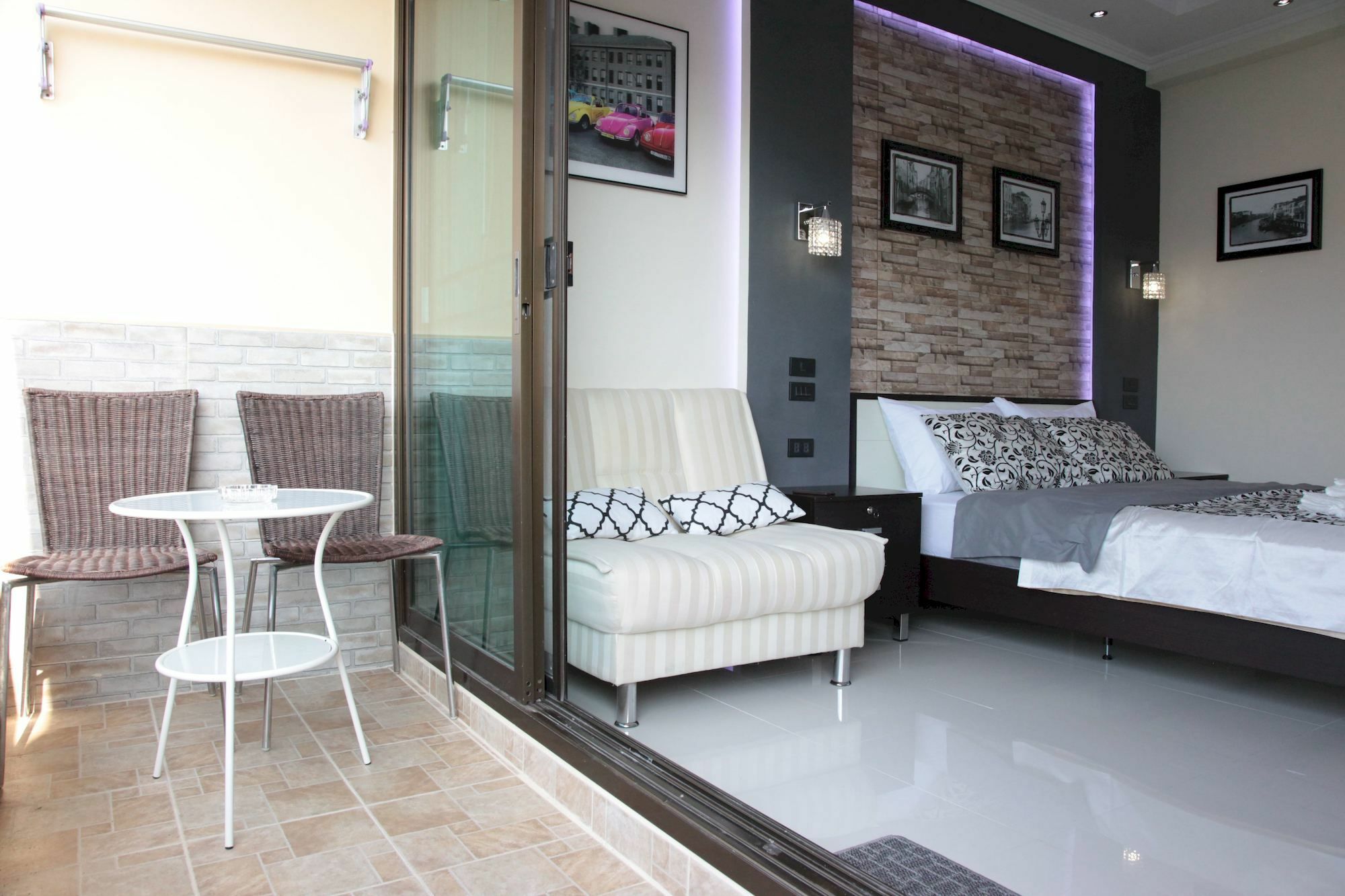 Thepthip Artdeco Studio Pattaya