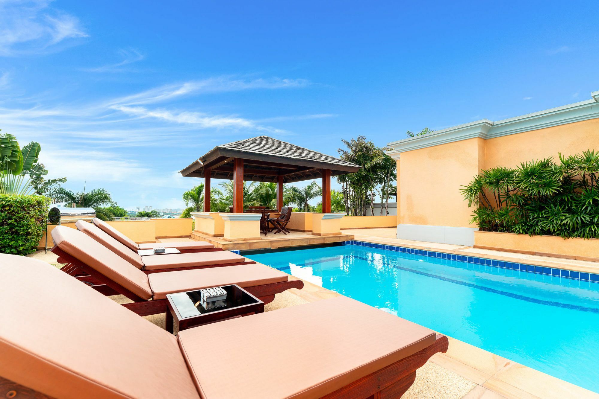 Sunset View Luxury Pool Pattaya