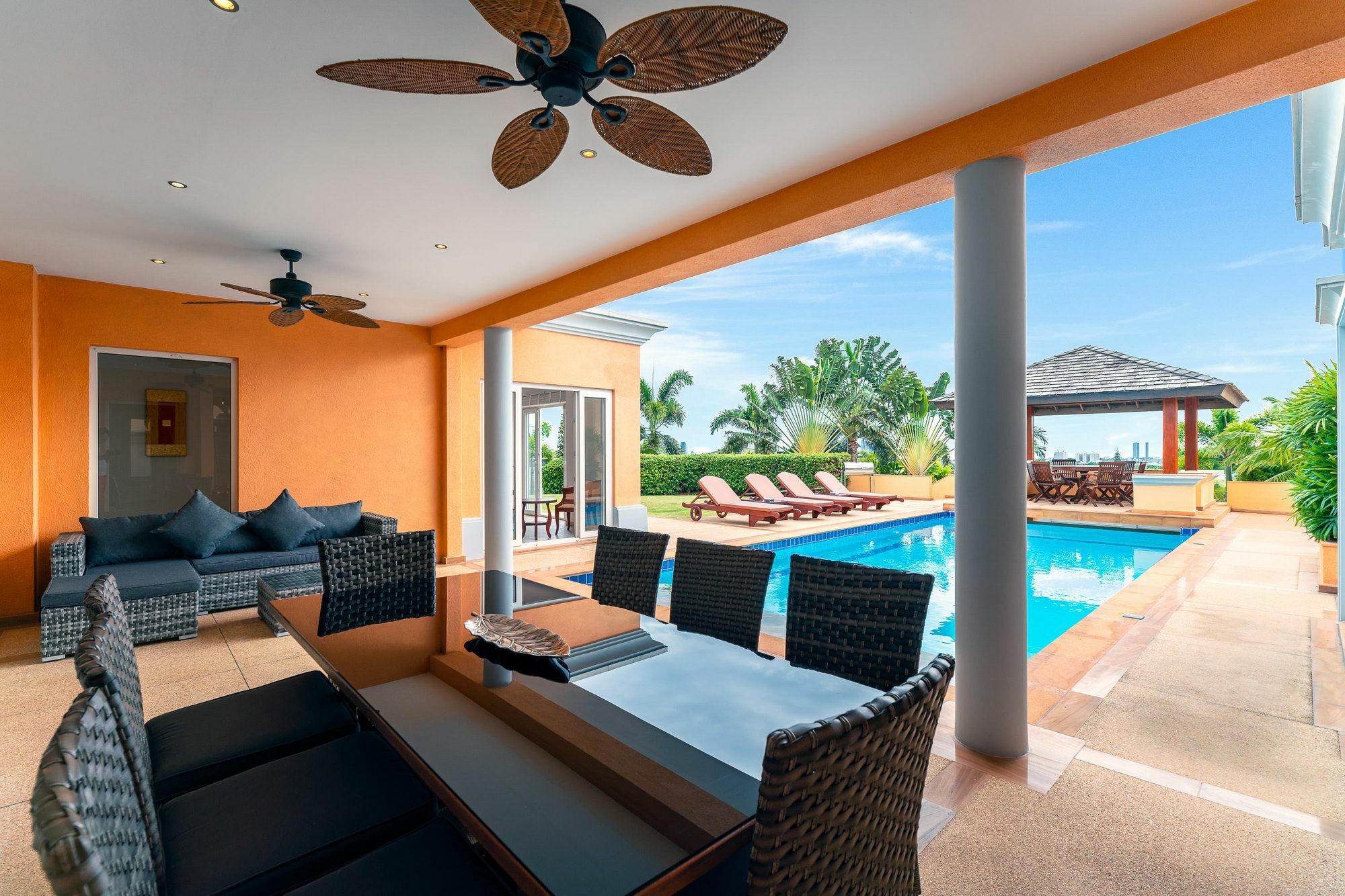 Sunset View Luxury Pool Villa Pattaya