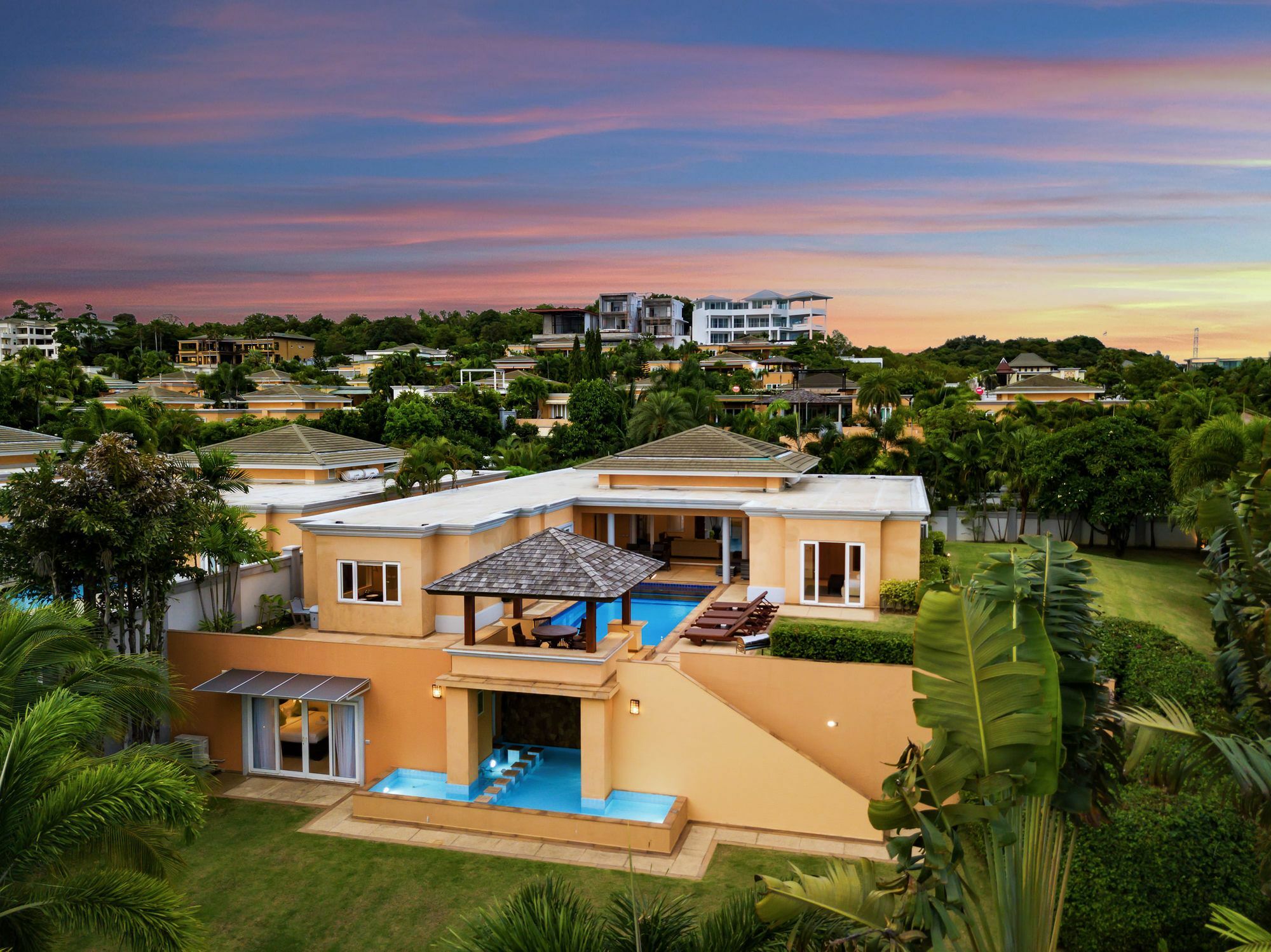 Sunset View Luxury Pool * Pattaya