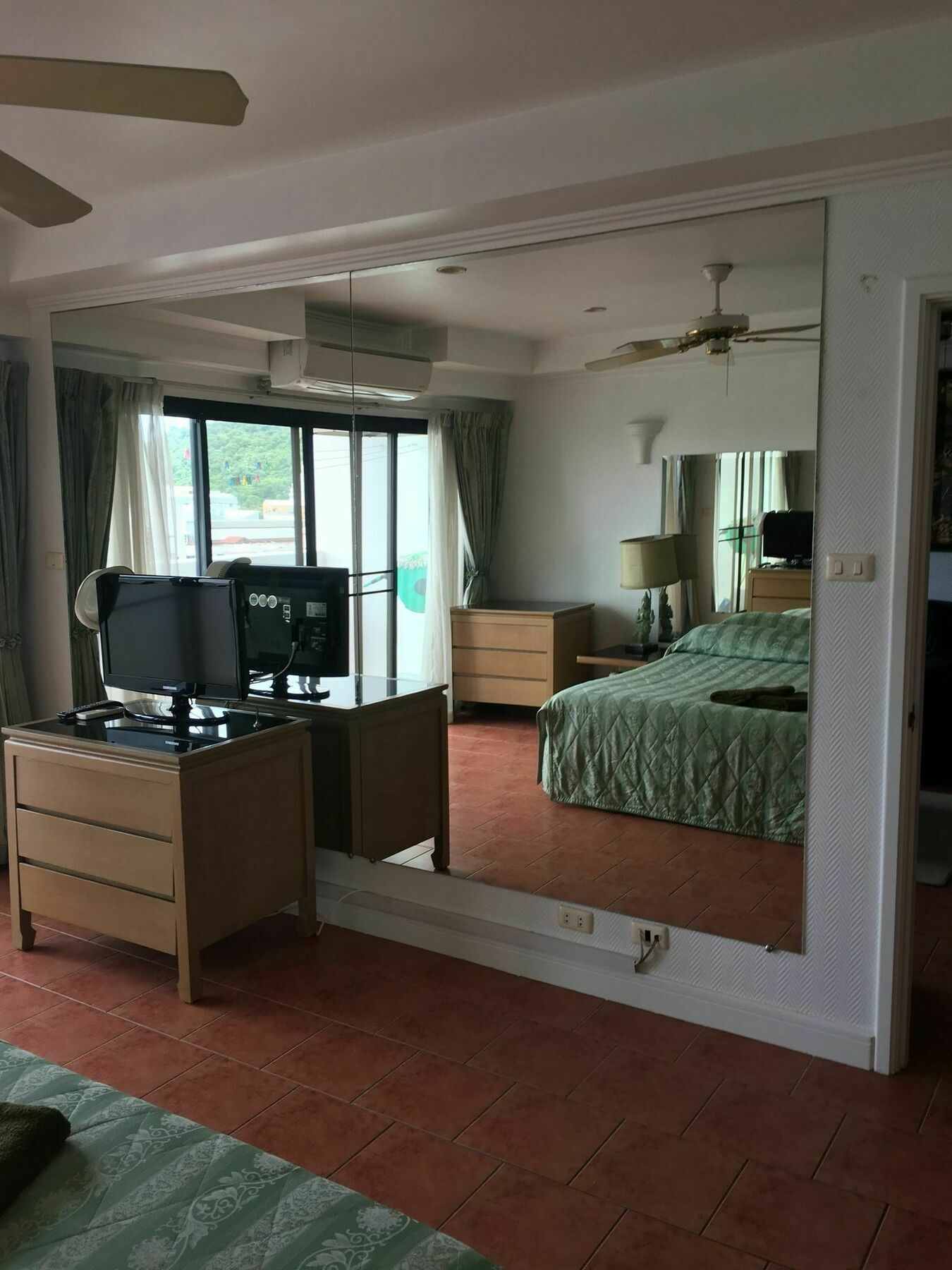 Hotel Yensabai Condotel - 702 By Axiom Pattaya