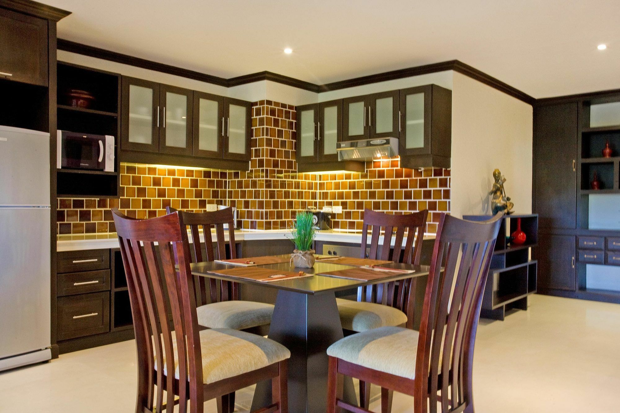 Nirvana Place Apartment *