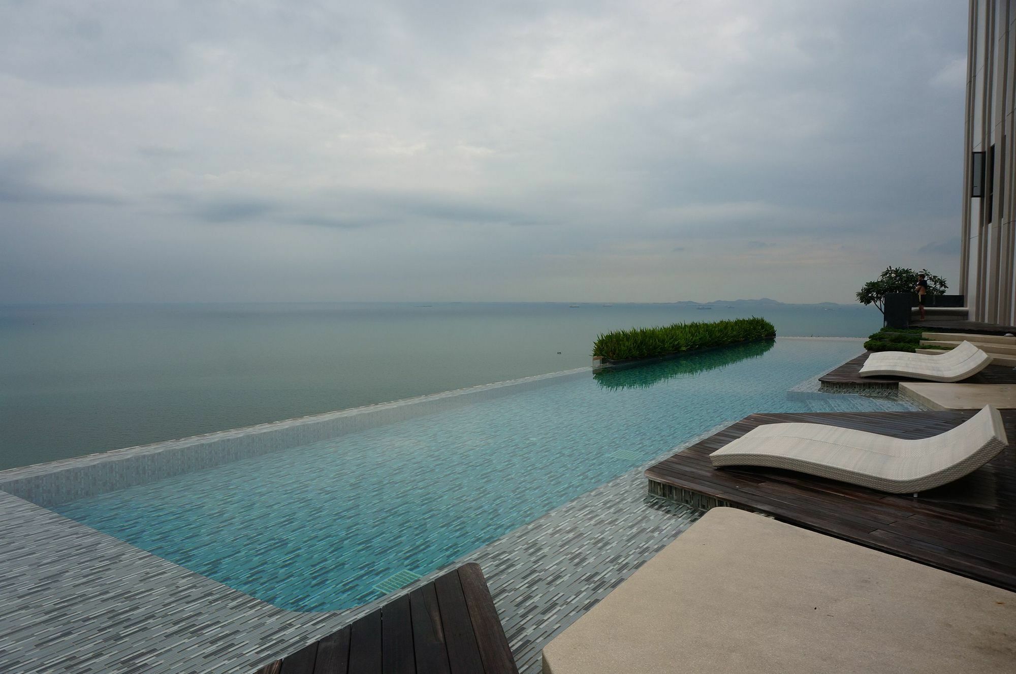 Baan Plai Haad Beachfront Apartment *