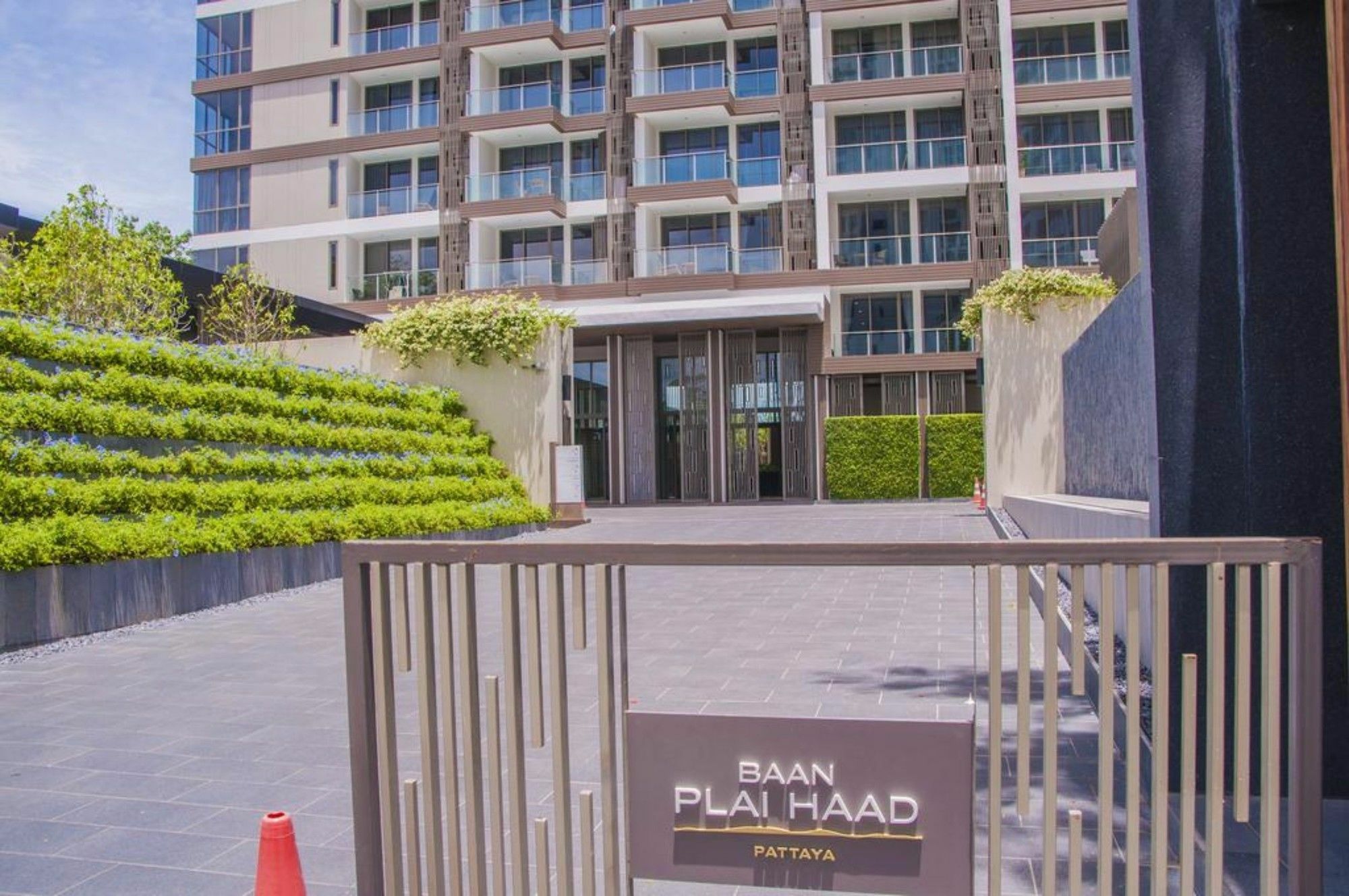 Apartment Baan Plai Haad Beachfront Pattaya